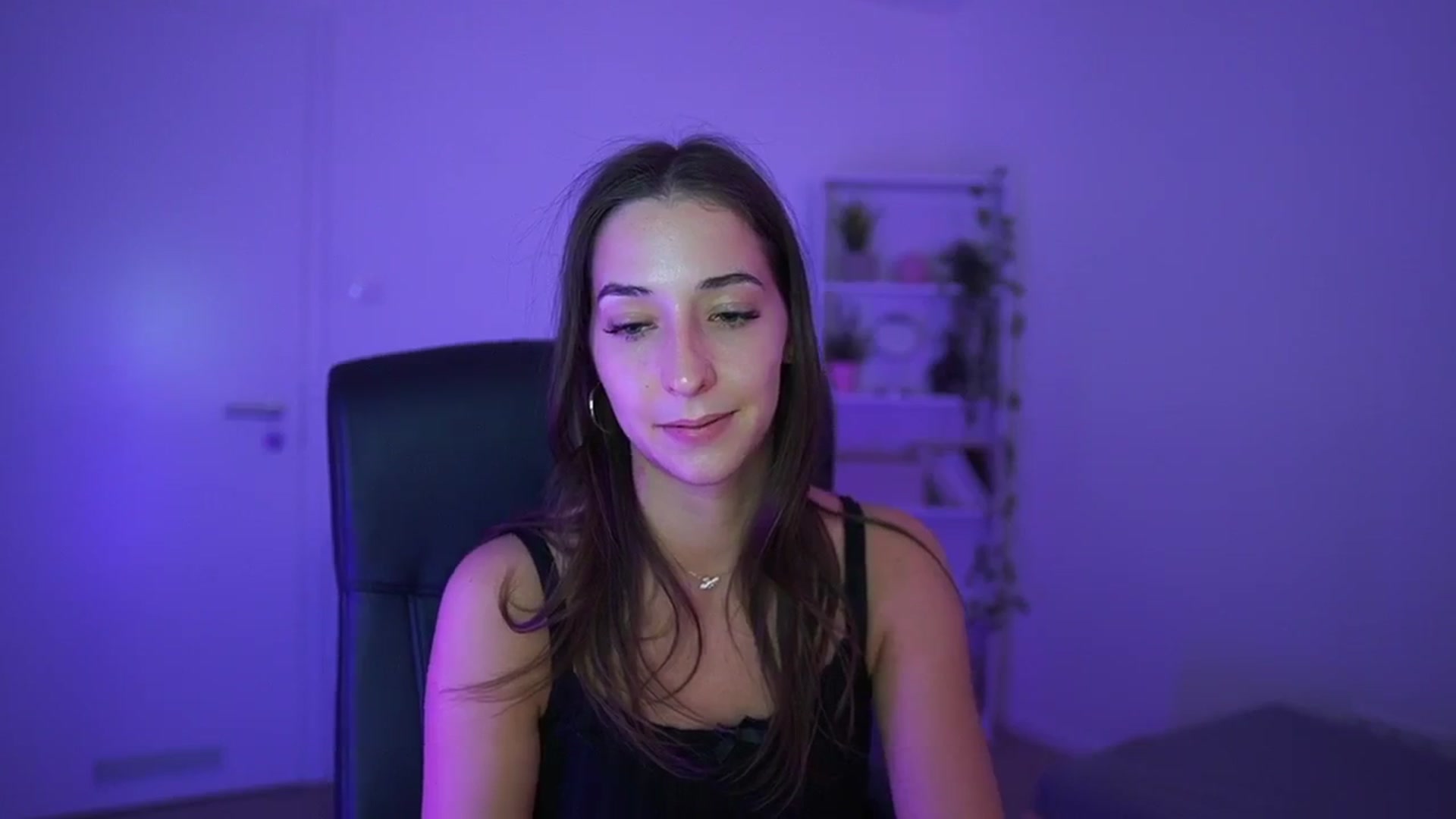 Gallery image thumbnail from Brunettte_18's myfreecams stream on, 04/10/2026, 21:24 image 19 of 20