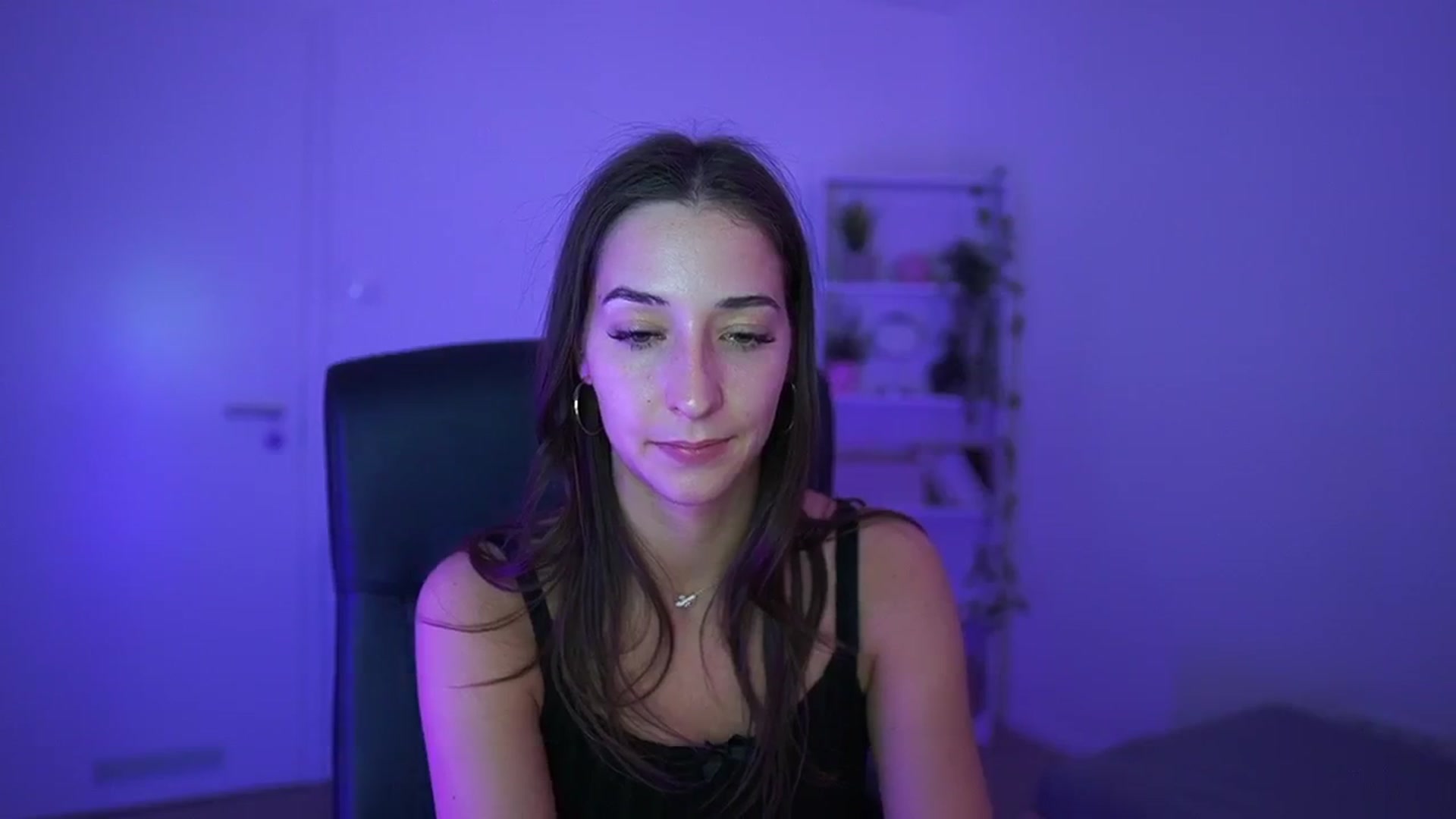 Gallery image thumbnail from Brunettte_18's myfreecams stream on, 04/10/2026, 21:24 image 7 of 20