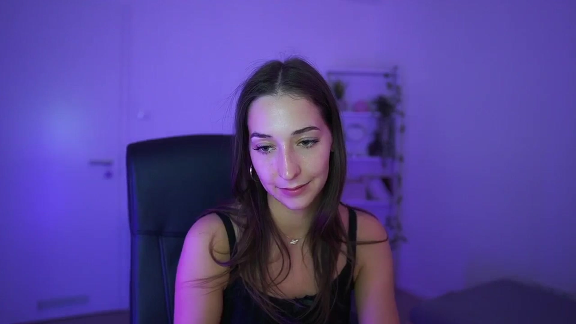 Gallery image thumbnail from Brunettte_18's myfreecams stream on, 04/10/2026, 21:24 image 17 of 20