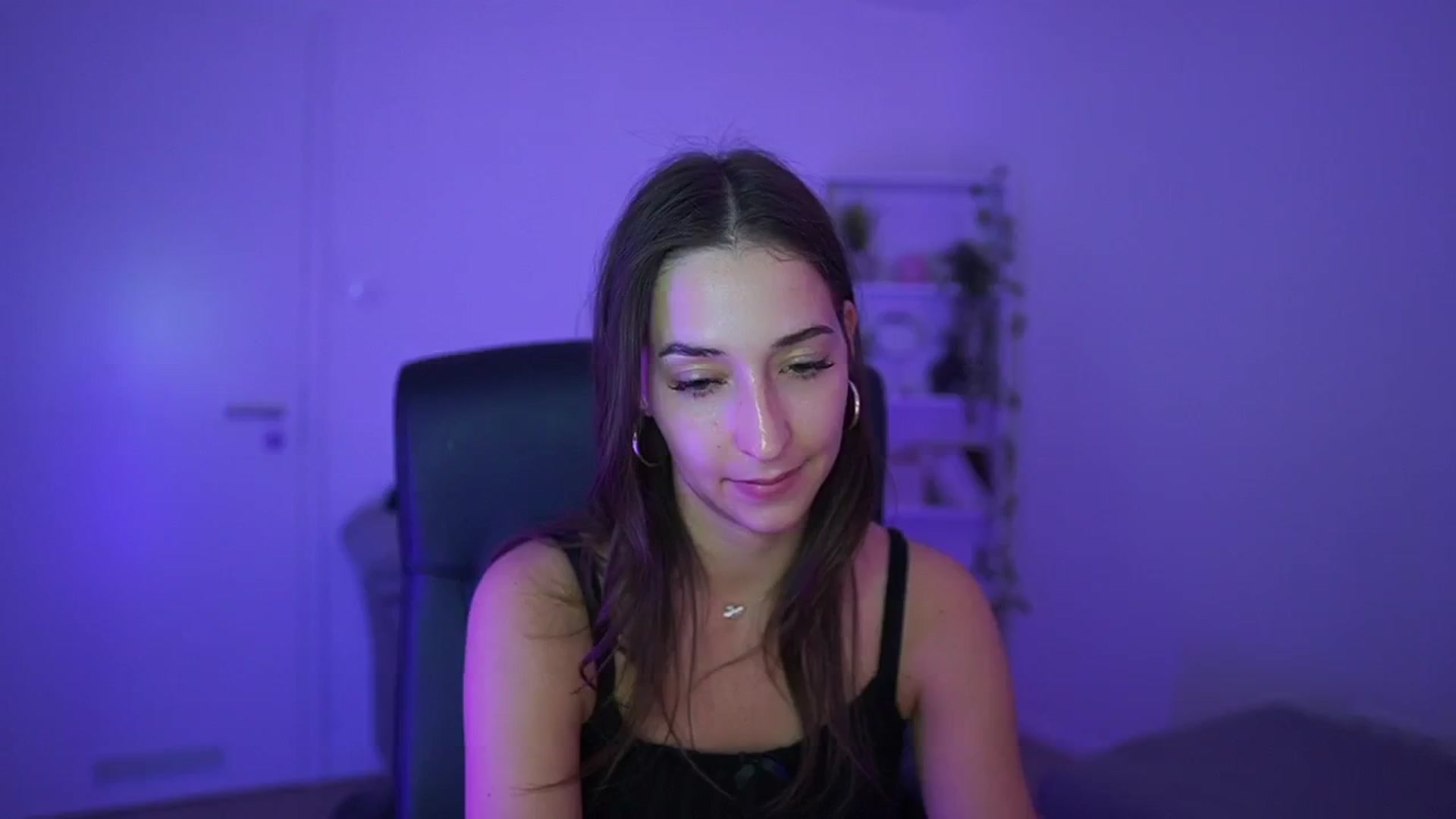 Gallery image thumbnail from Brunettte_18's myfreecams stream on, 04/10/2026, 22:50 image 1 of 20