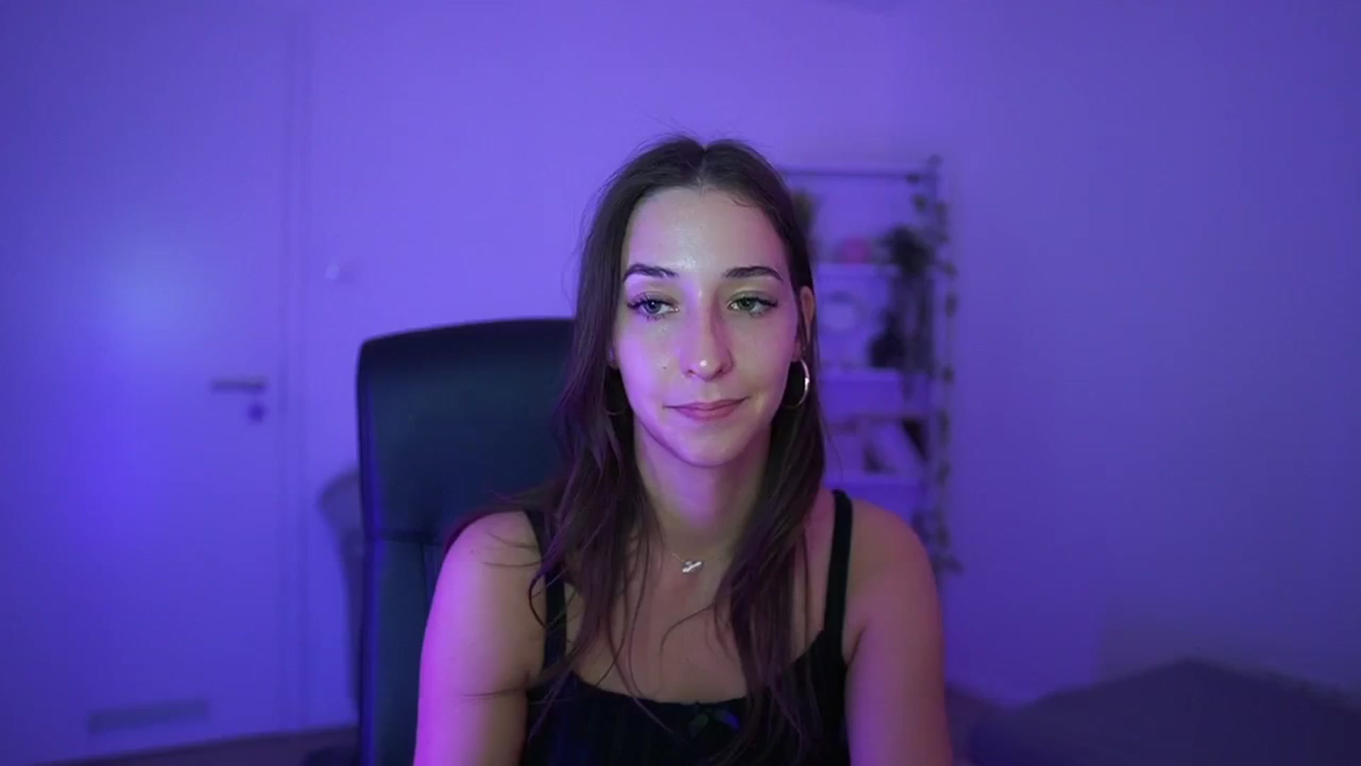 Gallery image thumbnail from Brunettte_18's myfreecams stream on, 04/10/2026, 22:50 image 7 of 20