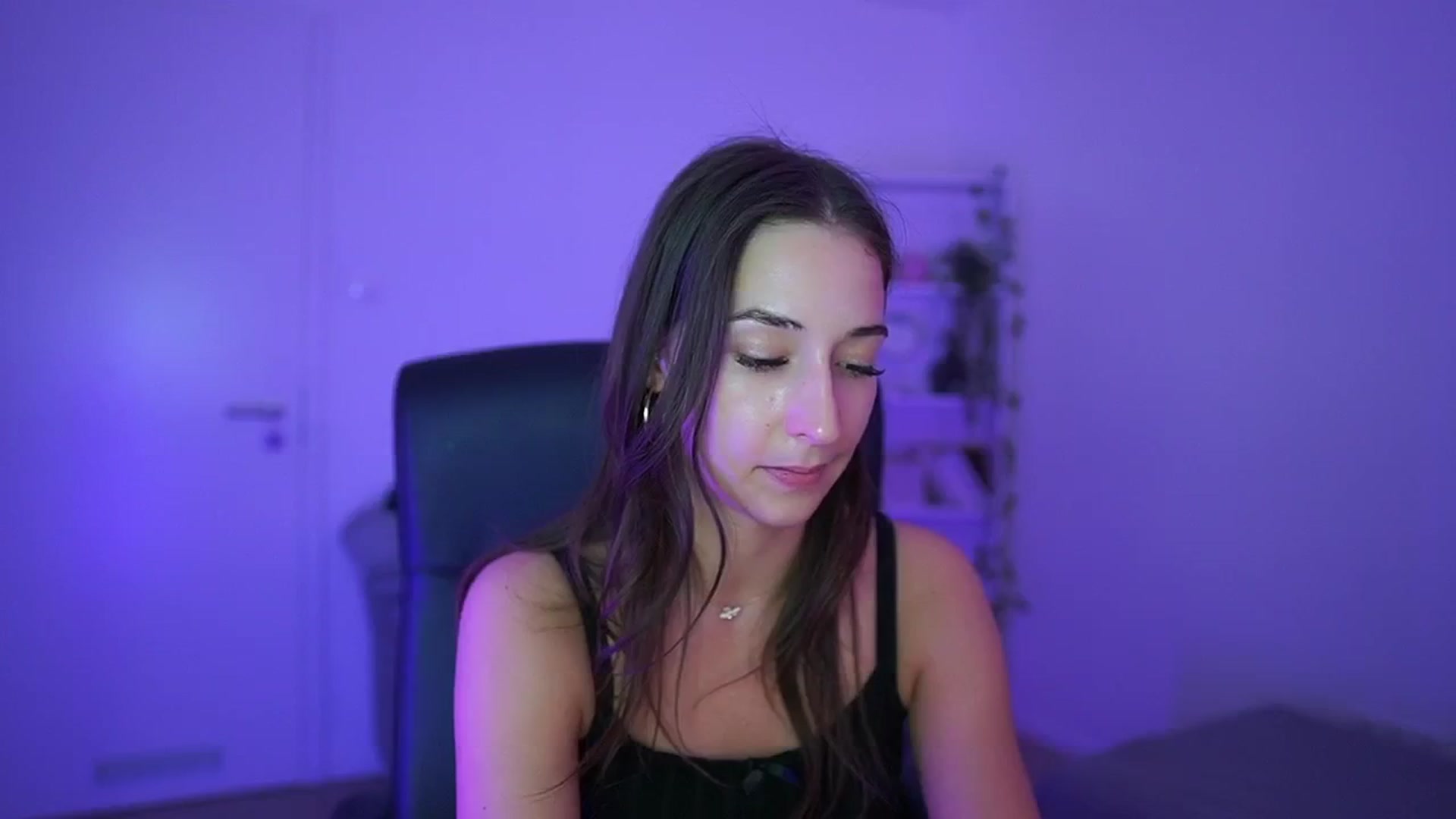 Gallery image thumbnail from Brunettte_18's myfreecams stream on, 04/10/2026, 22:50 image 4 of 20