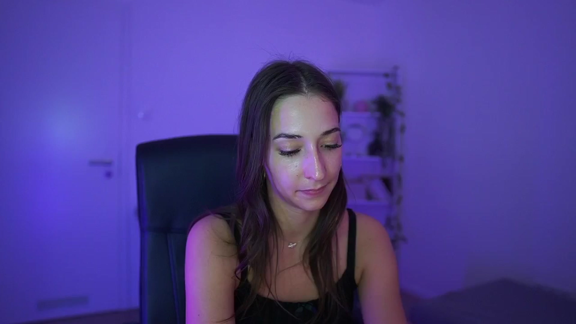 Gallery image thumbnail from Brunettte_18's myfreecams stream on, 04/10/2026, 22:50 image 2 of 20