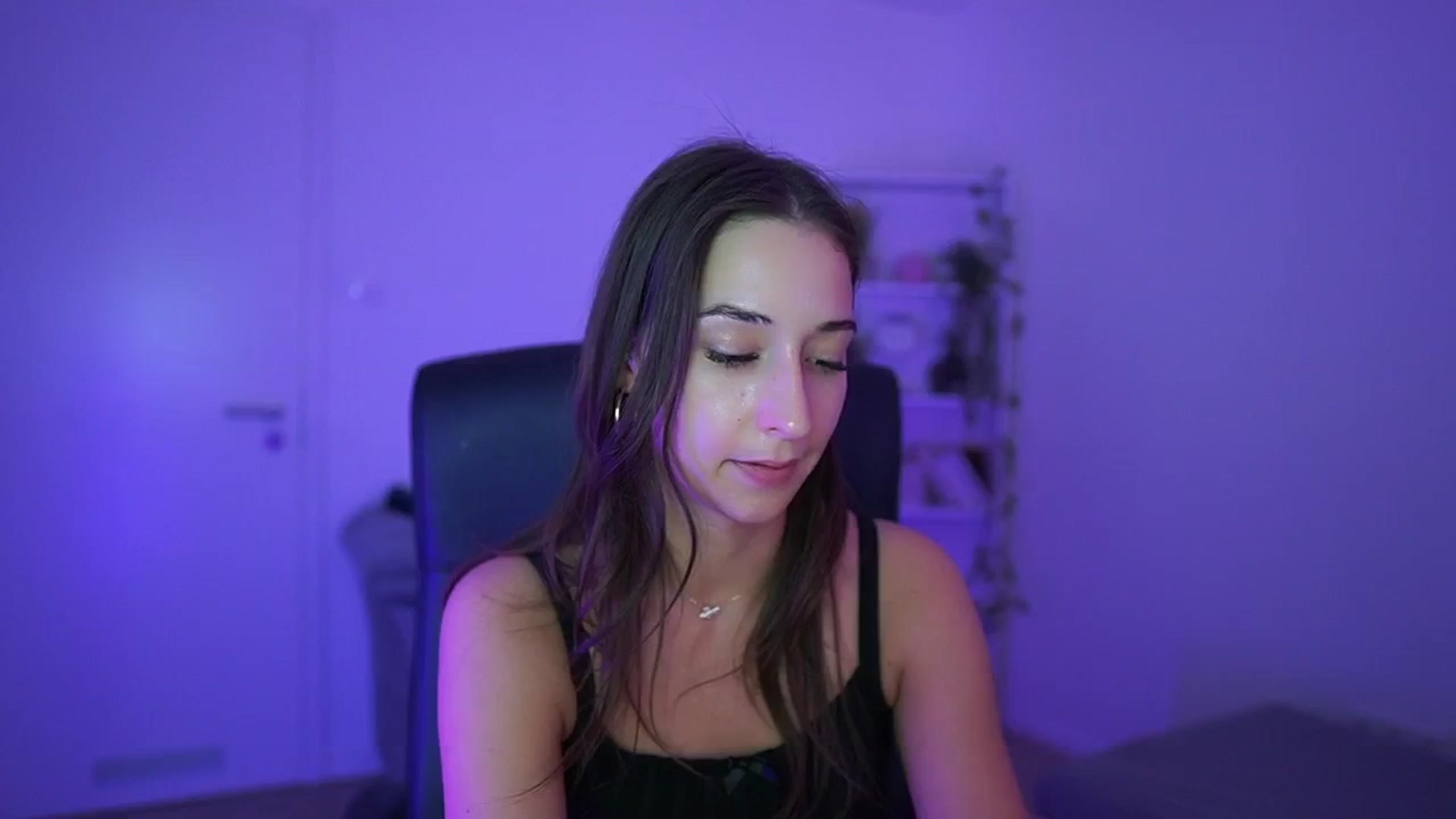 Gallery image thumbnail from Brunettte_18's myfreecams stream on, 04/10/2026, 22:50 image 3 of 20