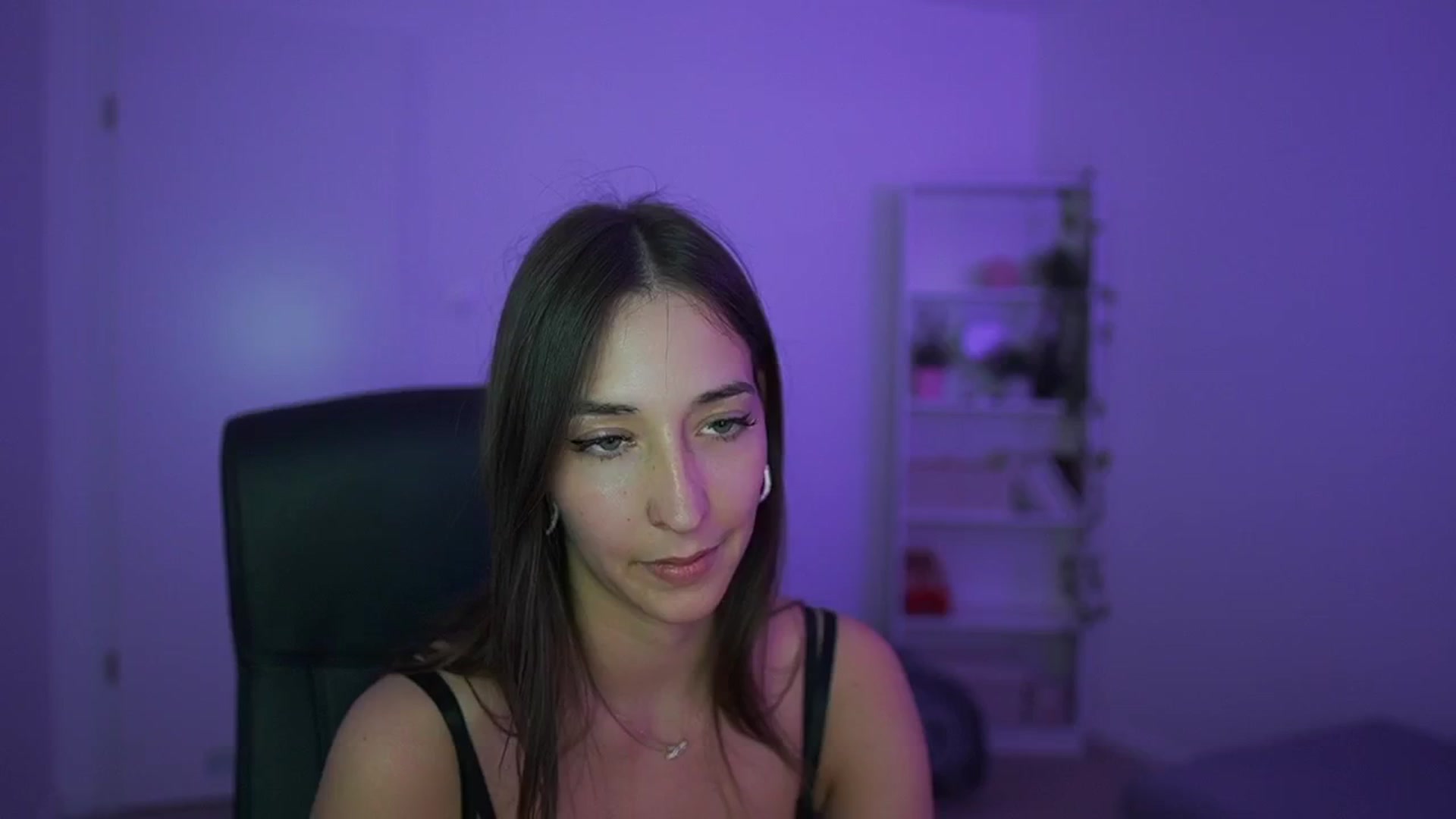 Gallery image thumbnail from Brunettte_18's myfreecams stream on, 04/16/2026, 19:16 image 9 of 20