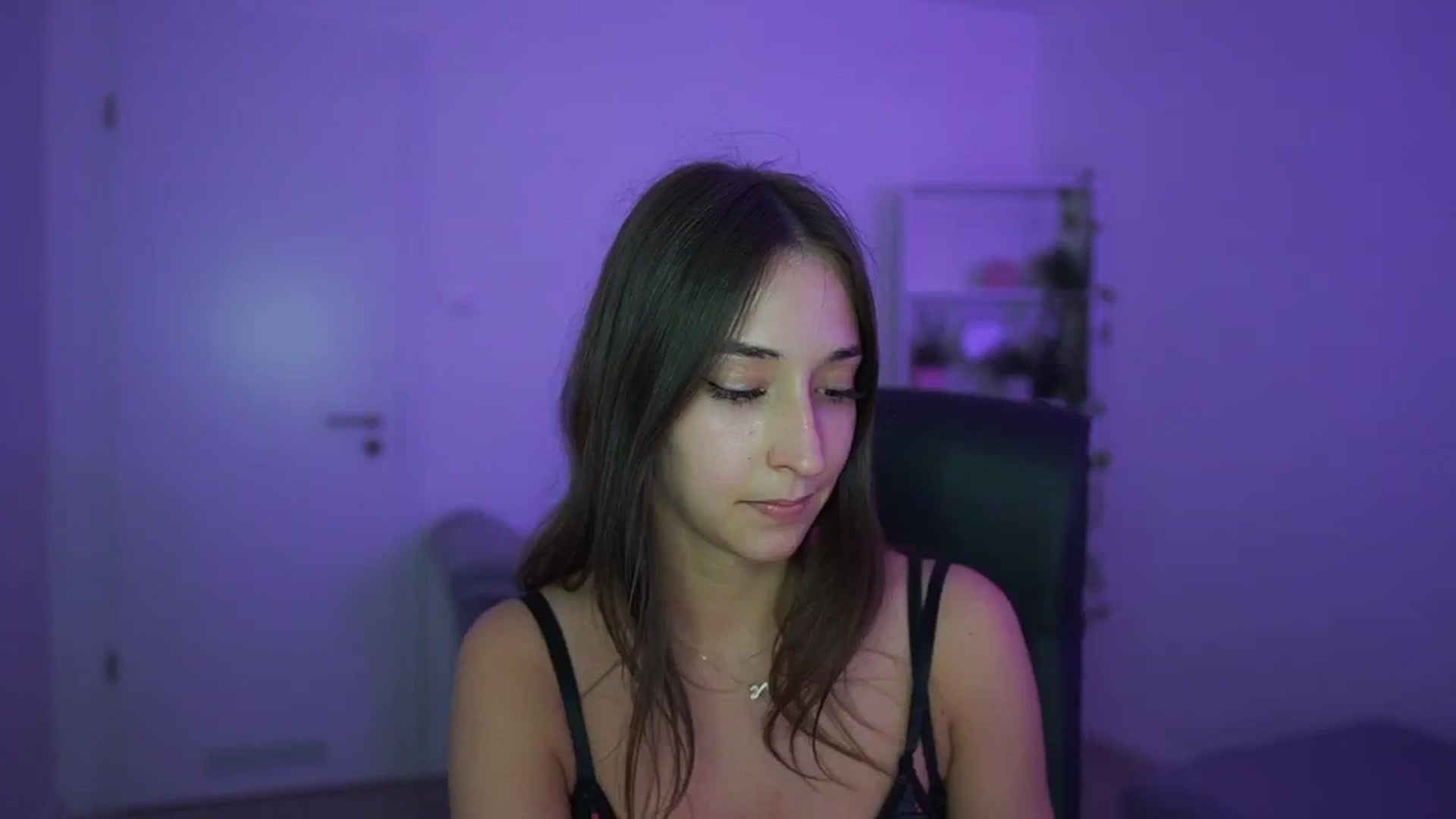 Gallery image thumbnail from Brunettte_18's myfreecams stream on, 04/16/2026, 19:16 image 2 of 20