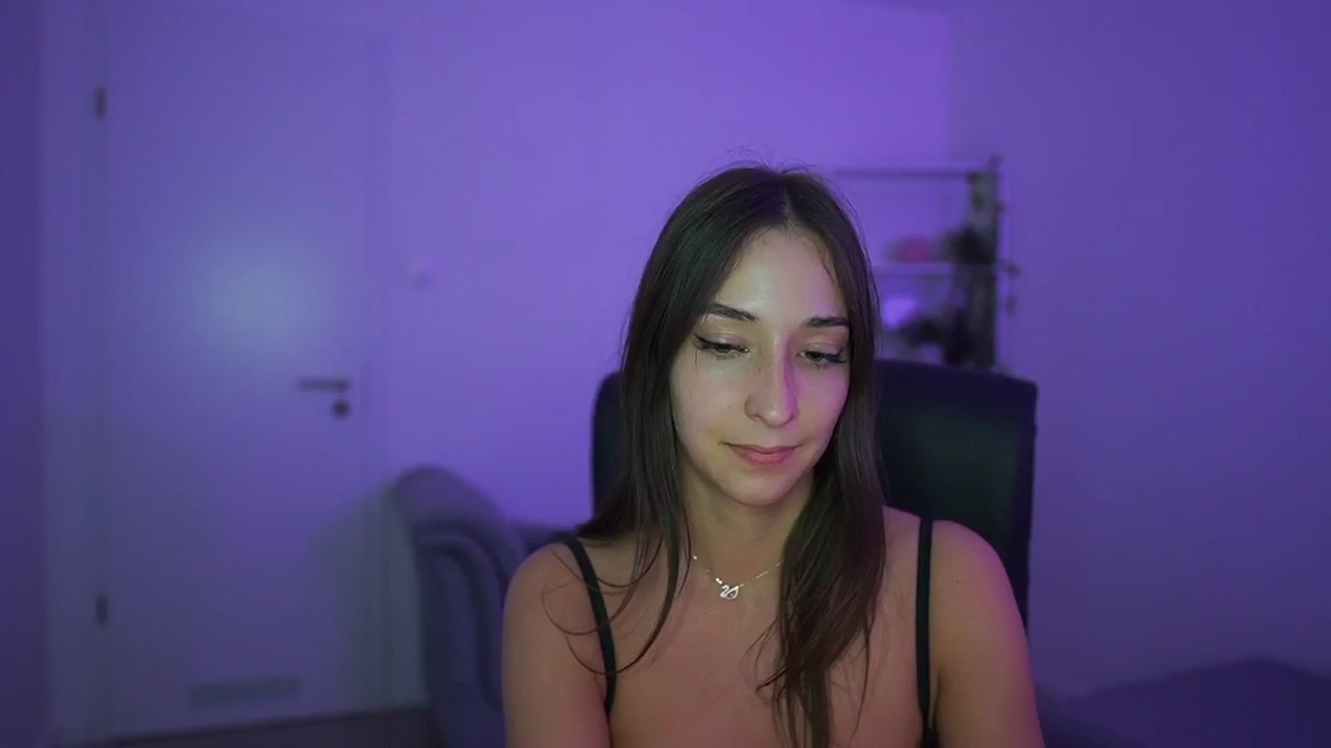 Gallery image thumbnail from Brunettte_18's myfreecams stream on, 04/16/2026, 22:01 image 1 of 20