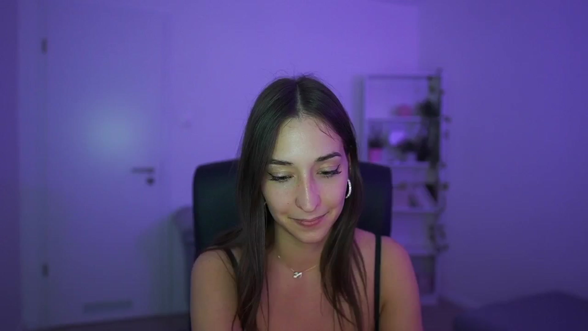 Gallery image thumbnail from Brunettte_18's myfreecams stream on, 04/16/2026, 22:01 image 7 of 20