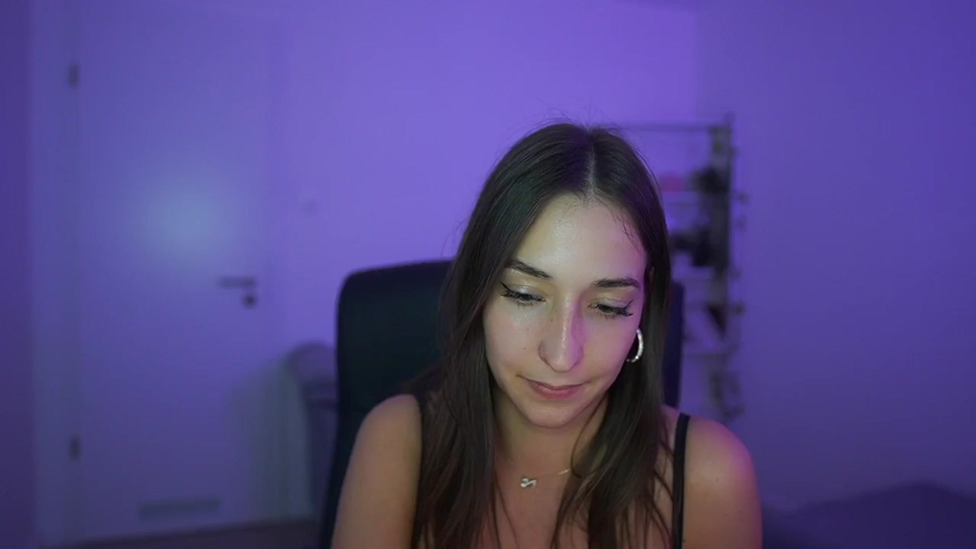 Gallery image thumbnail from Brunettte_18's myfreecams stream on, 04/16/2026, 23:07 image 10 of 20
