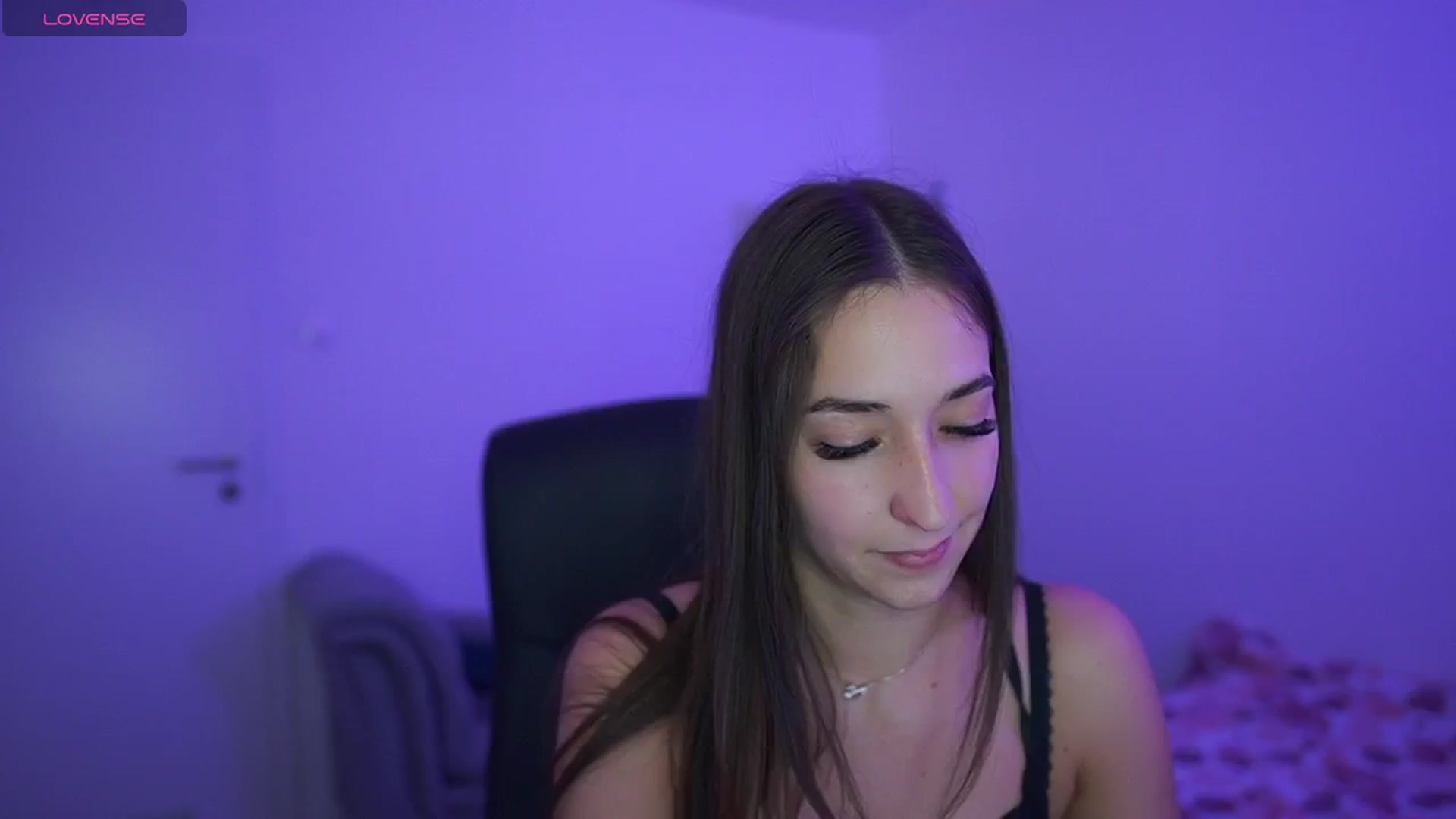 Gallery image thumbnail from Brunettte_18's myfreecams stream on, 04/25/2026, 18:37 image 13 of 20