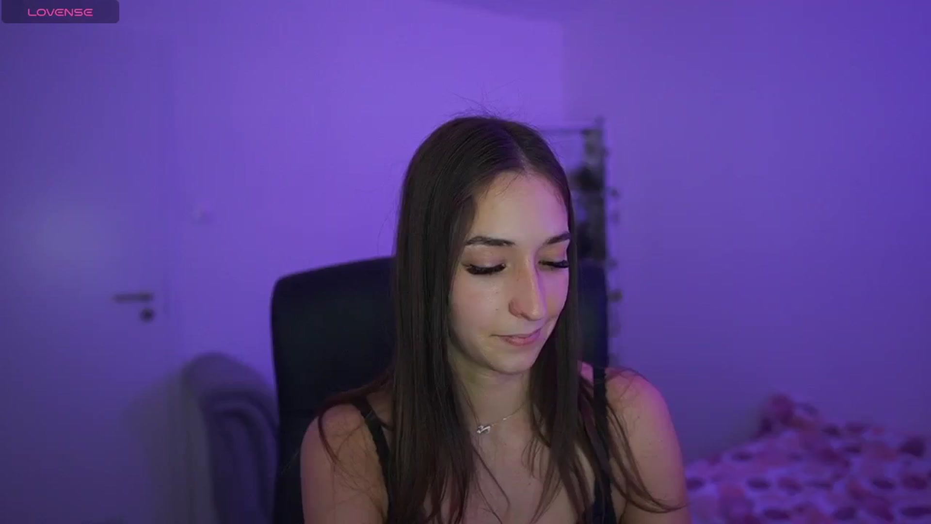 Gallery image thumbnail from Brunettte_18's myfreecams stream on, 04/25/2026, 18:37 image 16 of 20