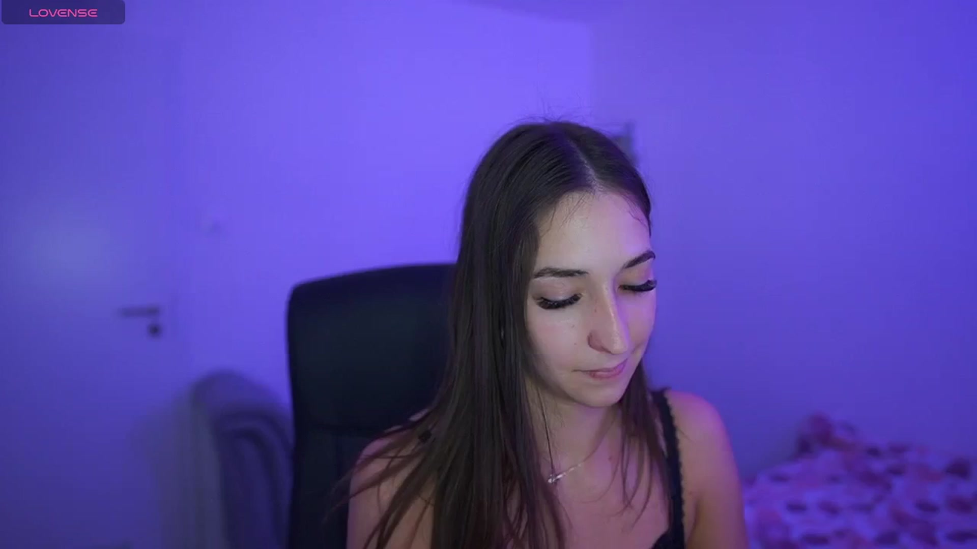 Gallery image thumbnail from Brunettte_18's myfreecams stream on, 04/25/2026, 19:23 image 16 of 20