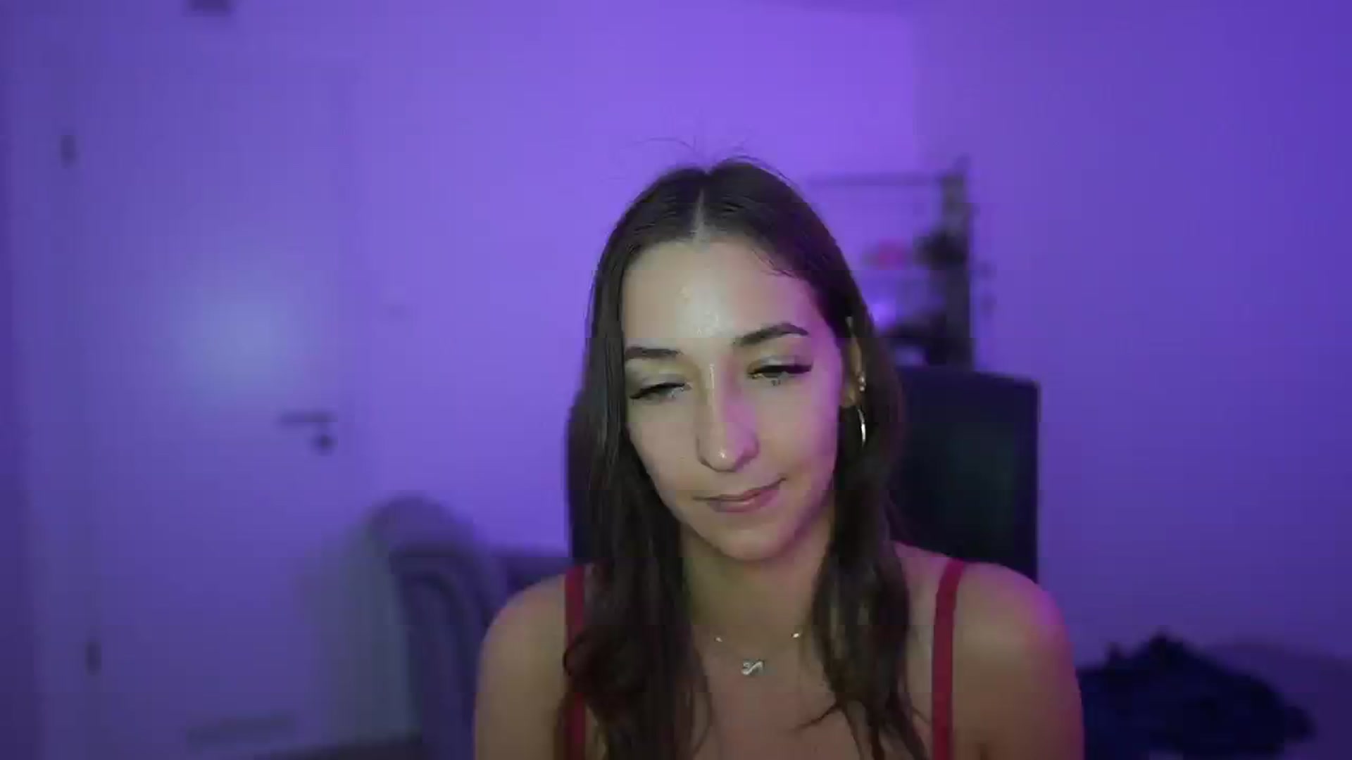 Gallery image thumbnail from Brunettte_18's myfreecams stream on, 04/28/2026, 21:11 image 1 of 20