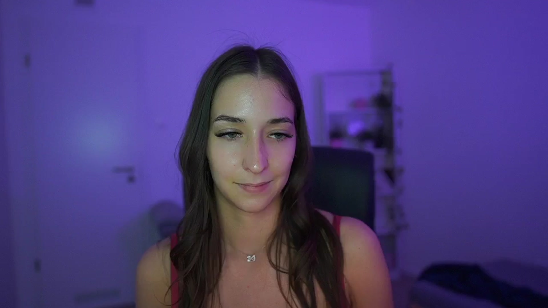 Gallery image thumbnail from Brunettte_18's myfreecams stream on, 04/28/2026, 23:03 image 17 of 20