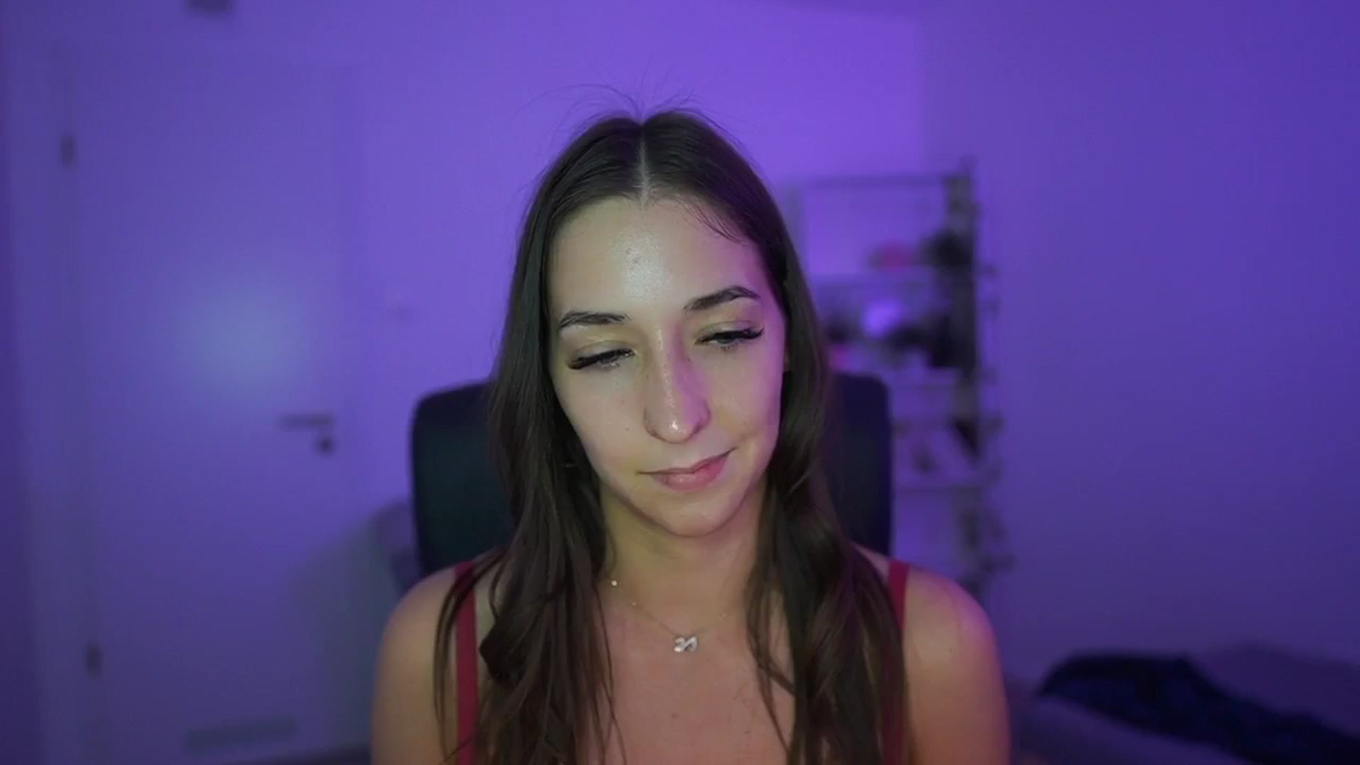 Gallery image thumbnail from Brunettte_18's myfreecams stream on, 04/28/2026, 23:03 image 12 of 20