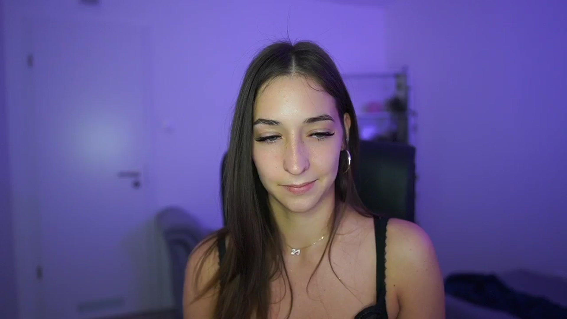 Gallery image thumbnail from Brunettte_18's myfreecams stream on, 04/29/2026, 20:13 image 15 of 20