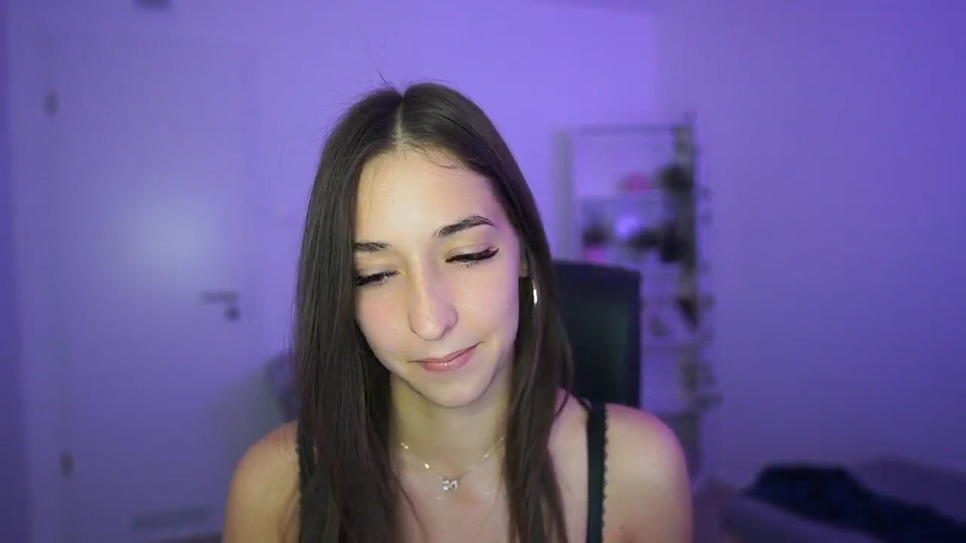 Gallery image thumbnail from Brunettte_18's myfreecams stream on, 04/29/2026, 20:13 image 2 of 20