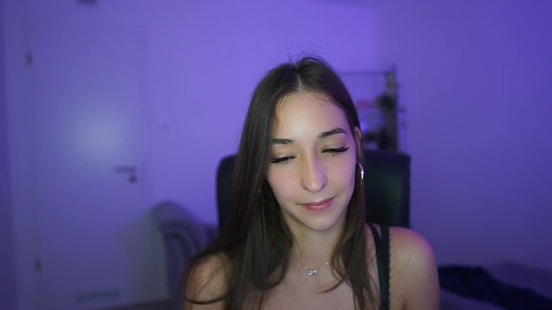 Gallery image thumbnail from Brunettte_18's myfreecams stream on, 04/29/2026, 20:13 image 5 of 20