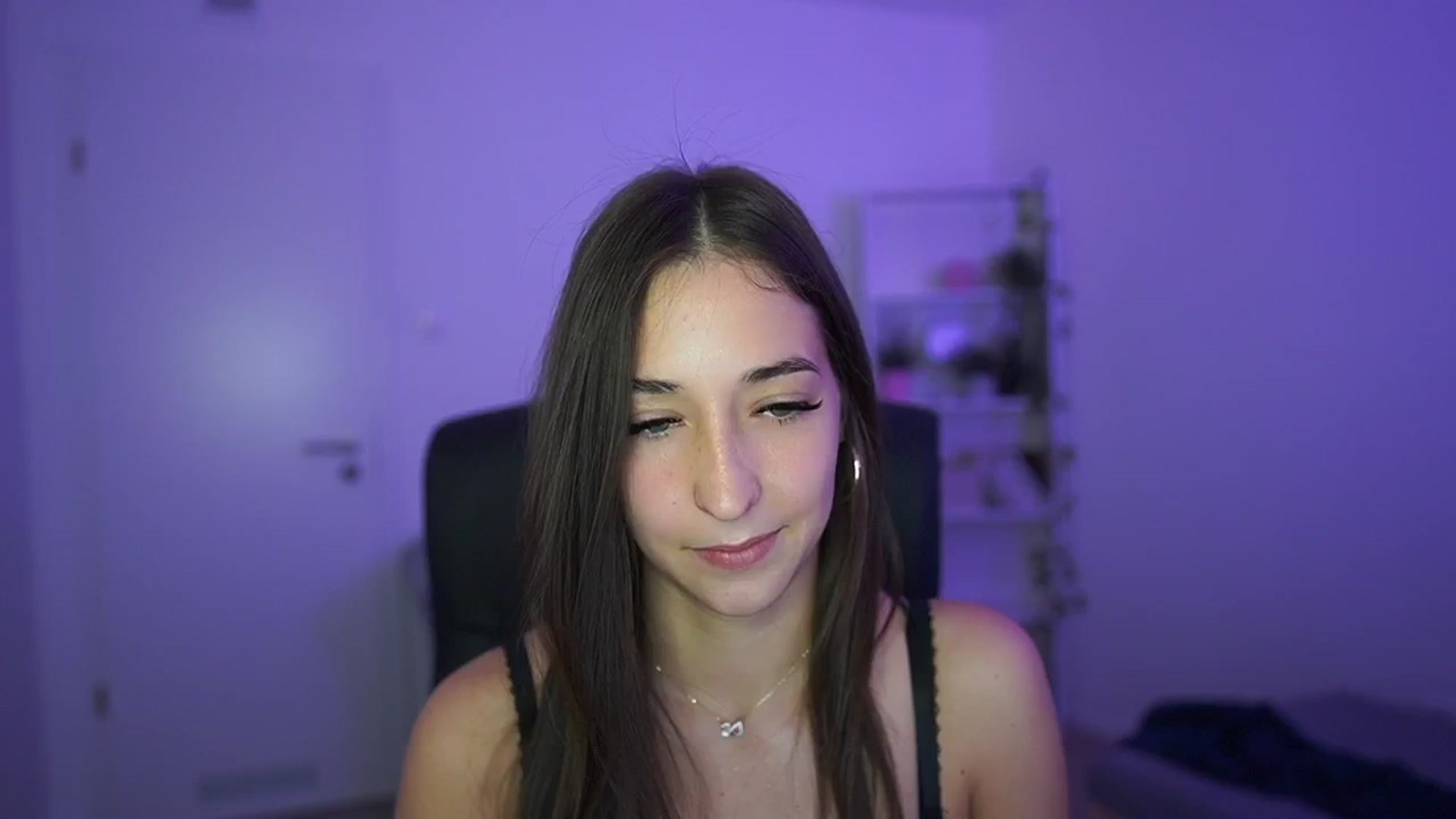 Gallery image thumbnail from Brunettte_18's myfreecams stream on, 04/29/2026, 20:13 image 1 of 20