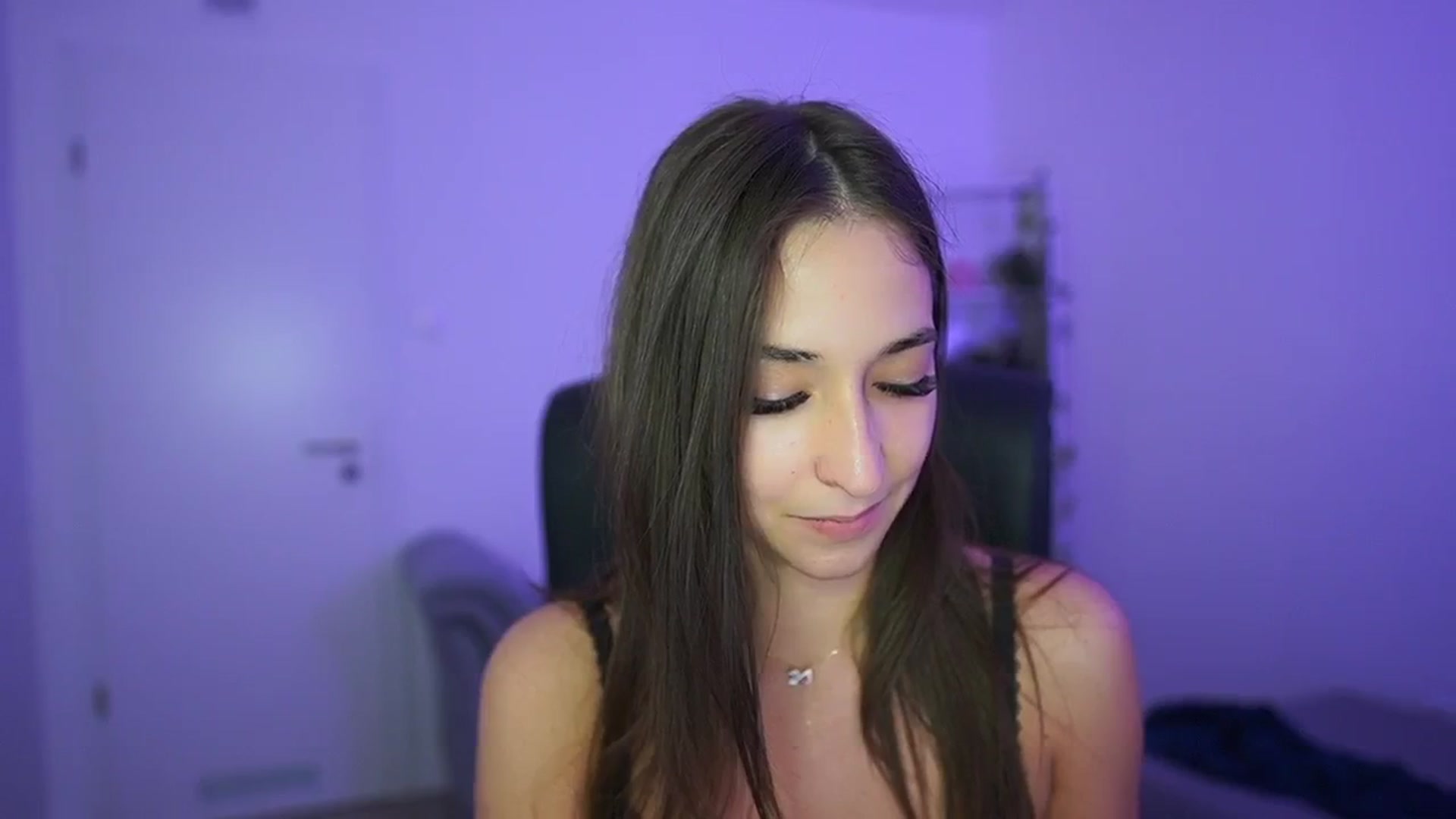 Gallery image thumbnail from Brunettte_18's myfreecams stream on, 04/29/2026, 21:50 image 4 of 20