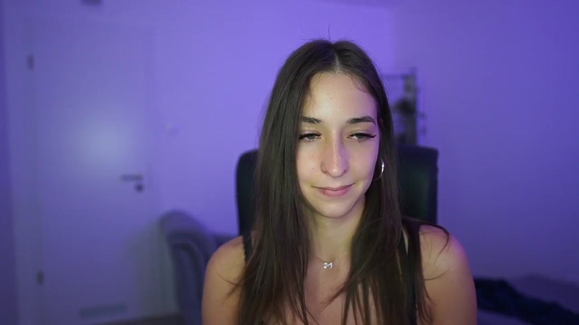 Gallery image thumbnail from Brunettte_18's myfreecams stream on, 04/29/2026, 21:50 image 7 of 20