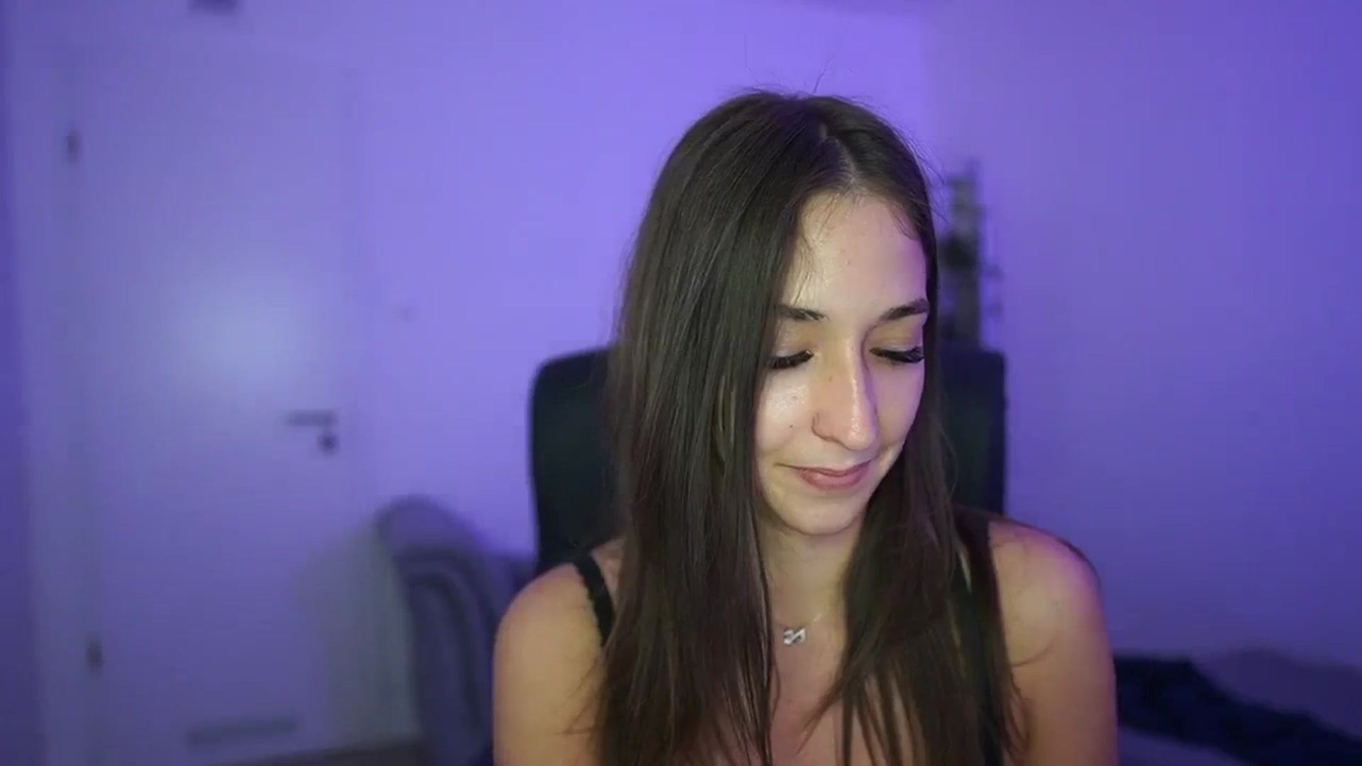 Gallery image thumbnail from Brunettte_18's myfreecams stream on, 04/29/2026, 21:50 image 9 of 20