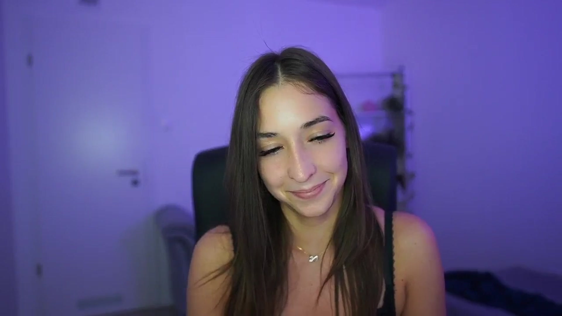Gallery image thumbnail from Brunettte_18's myfreecams stream on, 04/29/2026, 21:50 image 16 of 20
