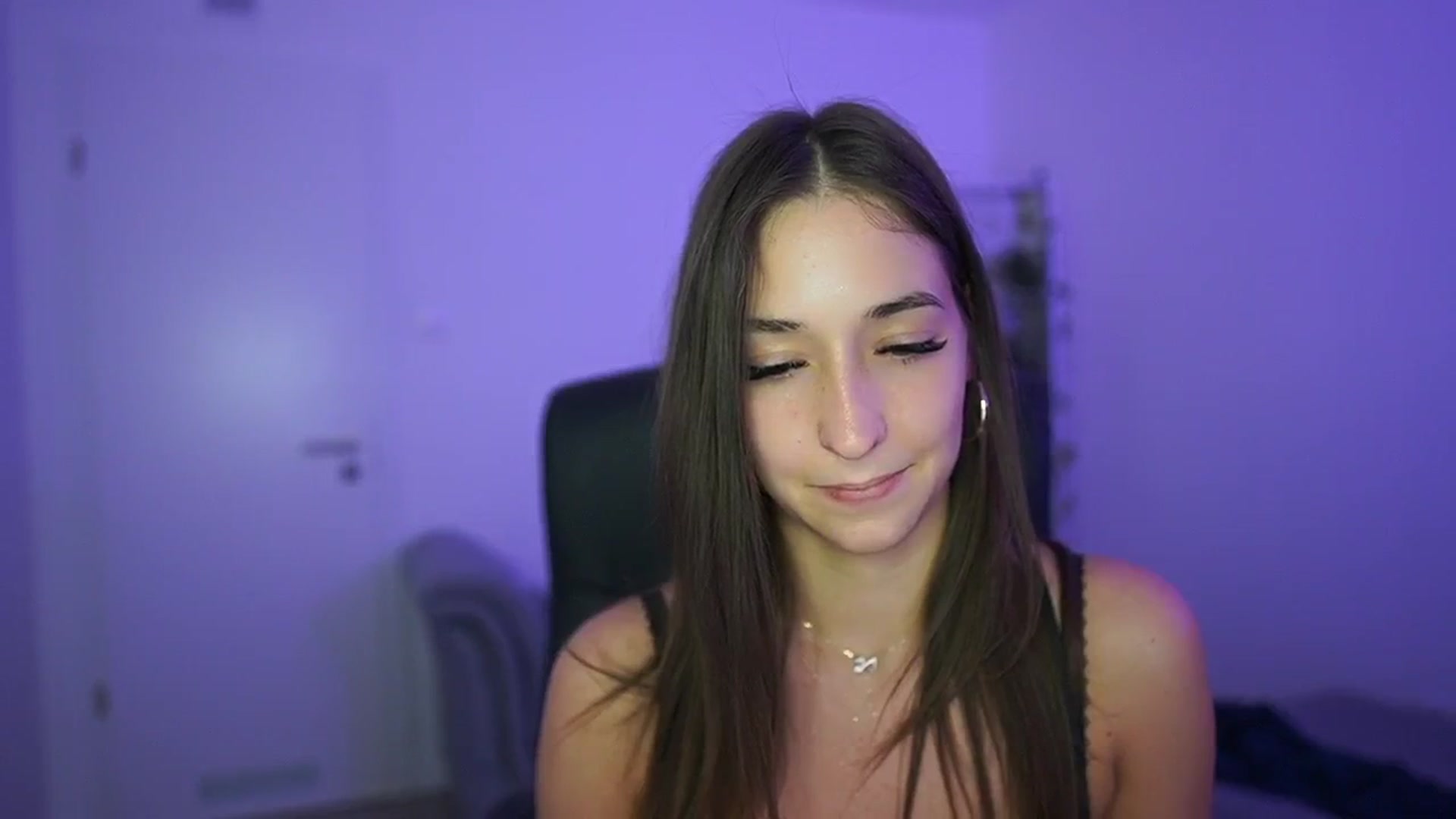 Gallery image thumbnail from Brunettte_18's myfreecams stream on, 04/29/2026, 21:50 image 15 of 20