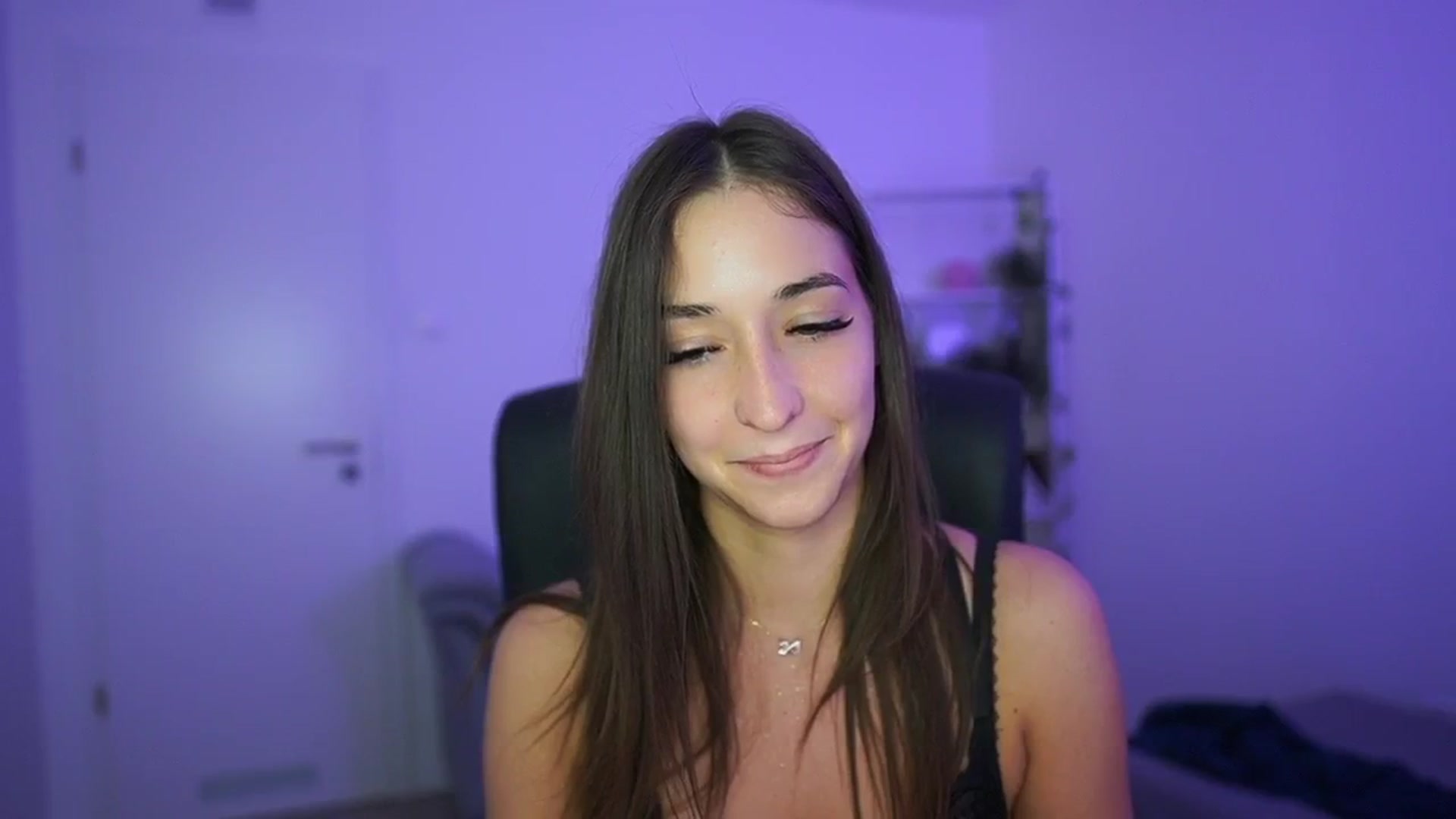 Gallery image thumbnail from Brunettte_18's myfreecams stream on, 04/29/2026, 21:50 image 17 of 20