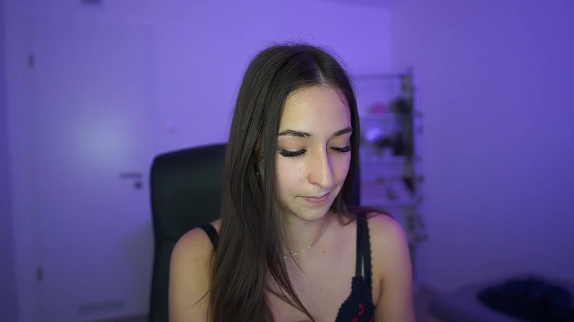 Gallery image thumbnail from Brunettte_18's myfreecams stream on, 04/30/2026, 13:38 image 15 of 20