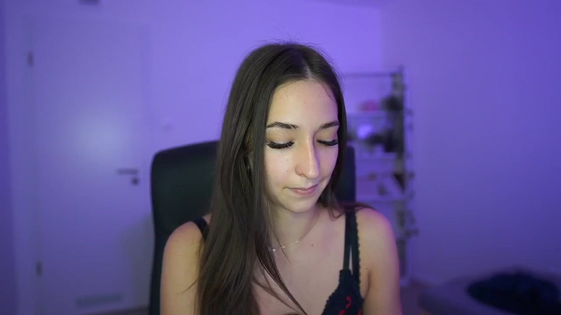 Gallery image thumbnail from Brunettte_18's myfreecams stream on, 04/30/2026, 13:38 image 13 of 20