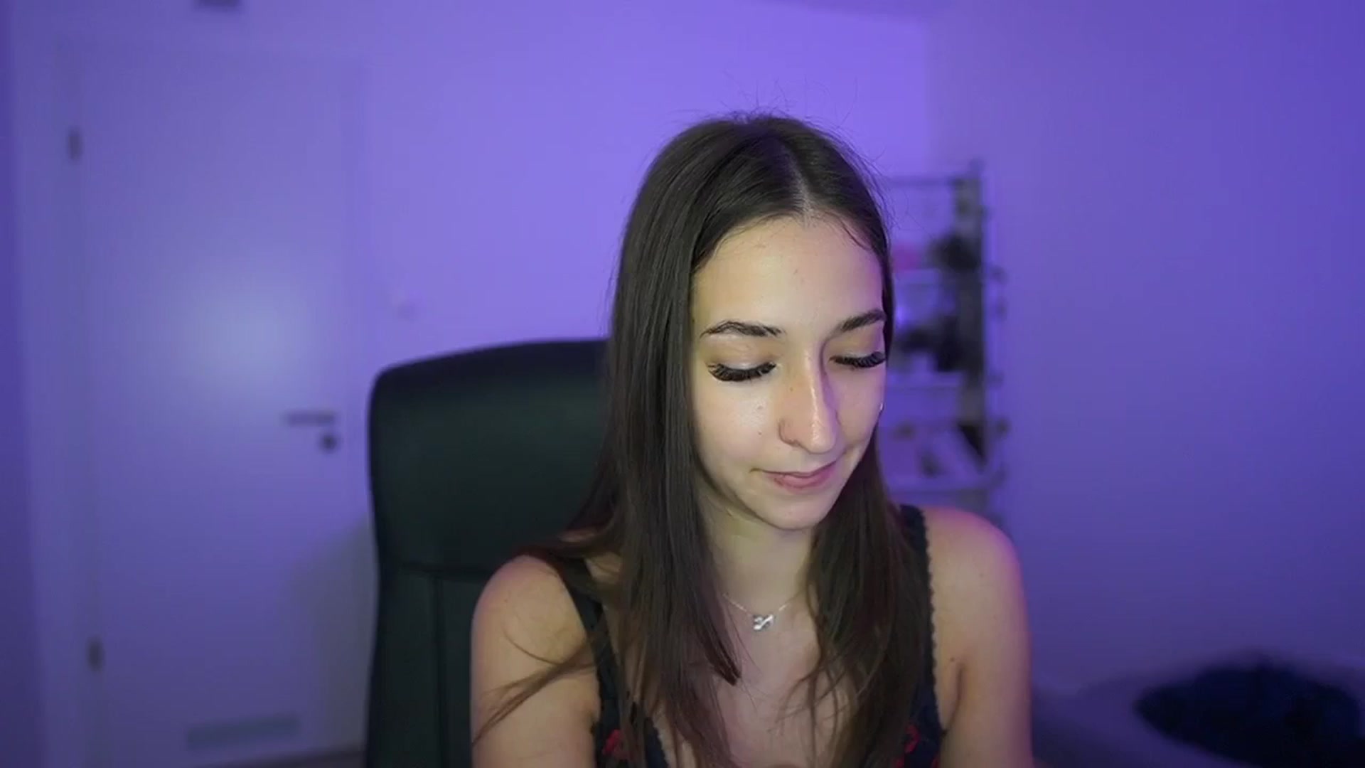Gallery image thumbnail from Brunettte_18's myfreecams stream on, 04/30/2026, 15:18 image 1 of 20