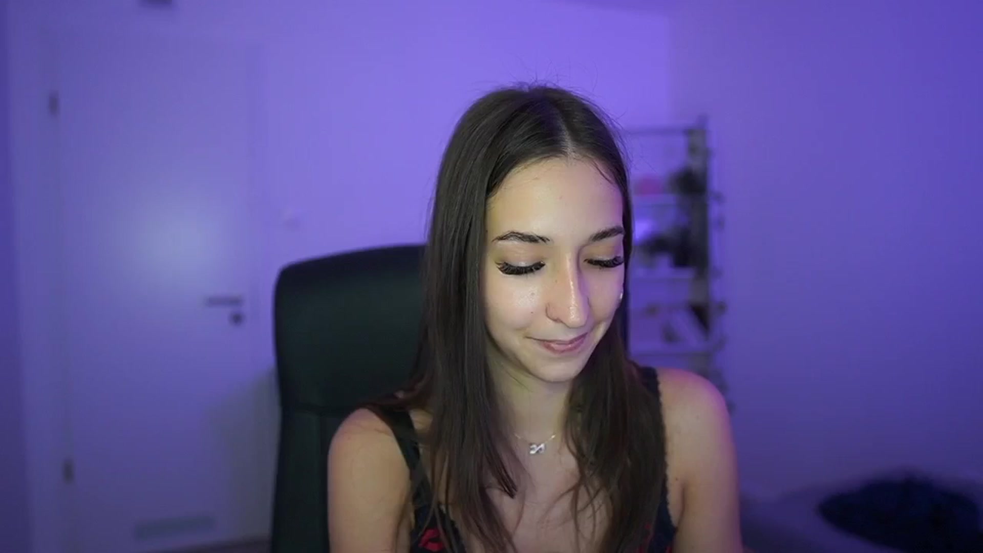 Gallery image thumbnail from Brunettte_18's myfreecams stream on, 04/30/2026, 15:18 image 12 of 20