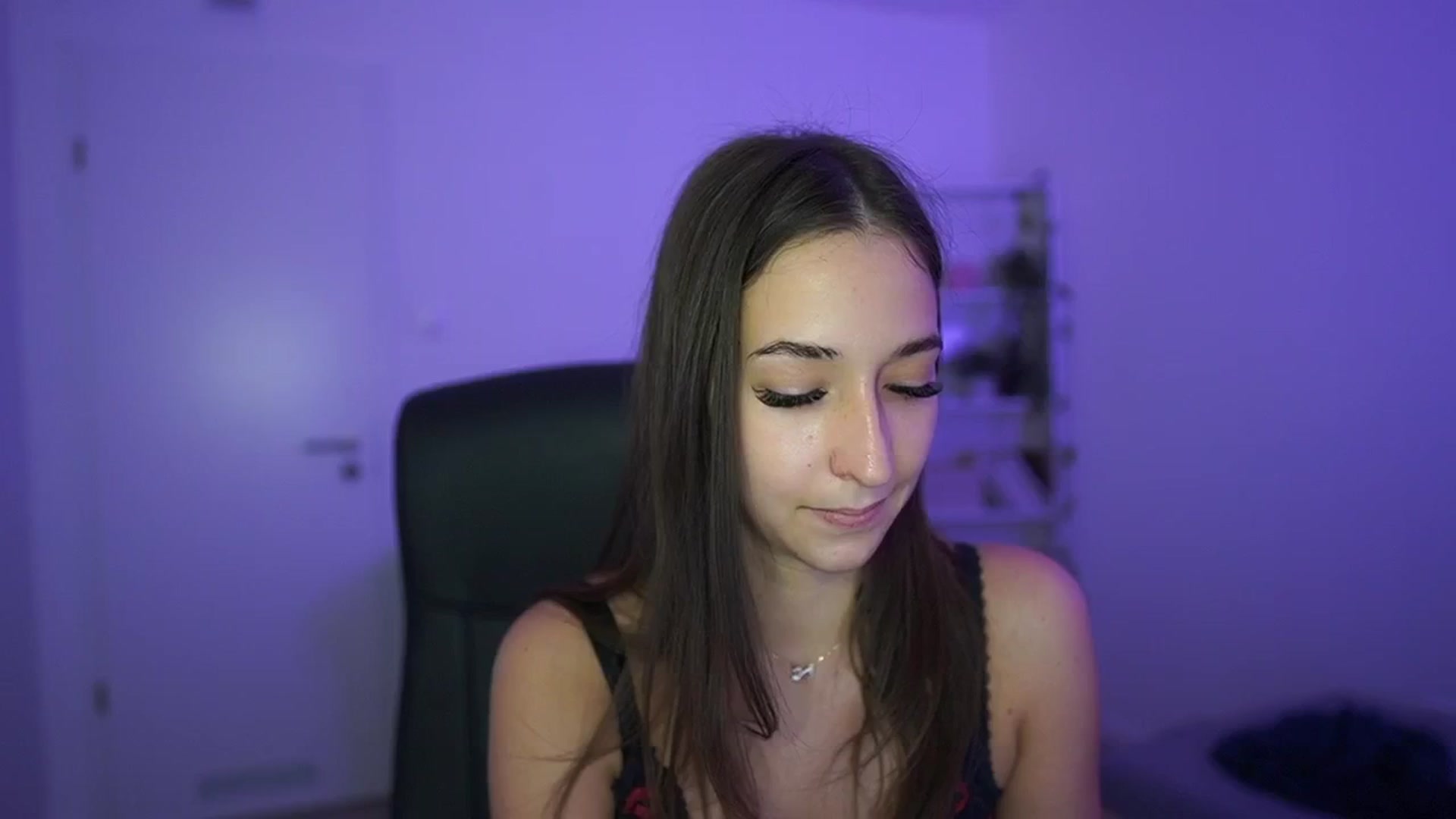 Gallery image thumbnail from Brunettte_18's myfreecams stream on, 04/30/2026, 15:18 image 2 of 20