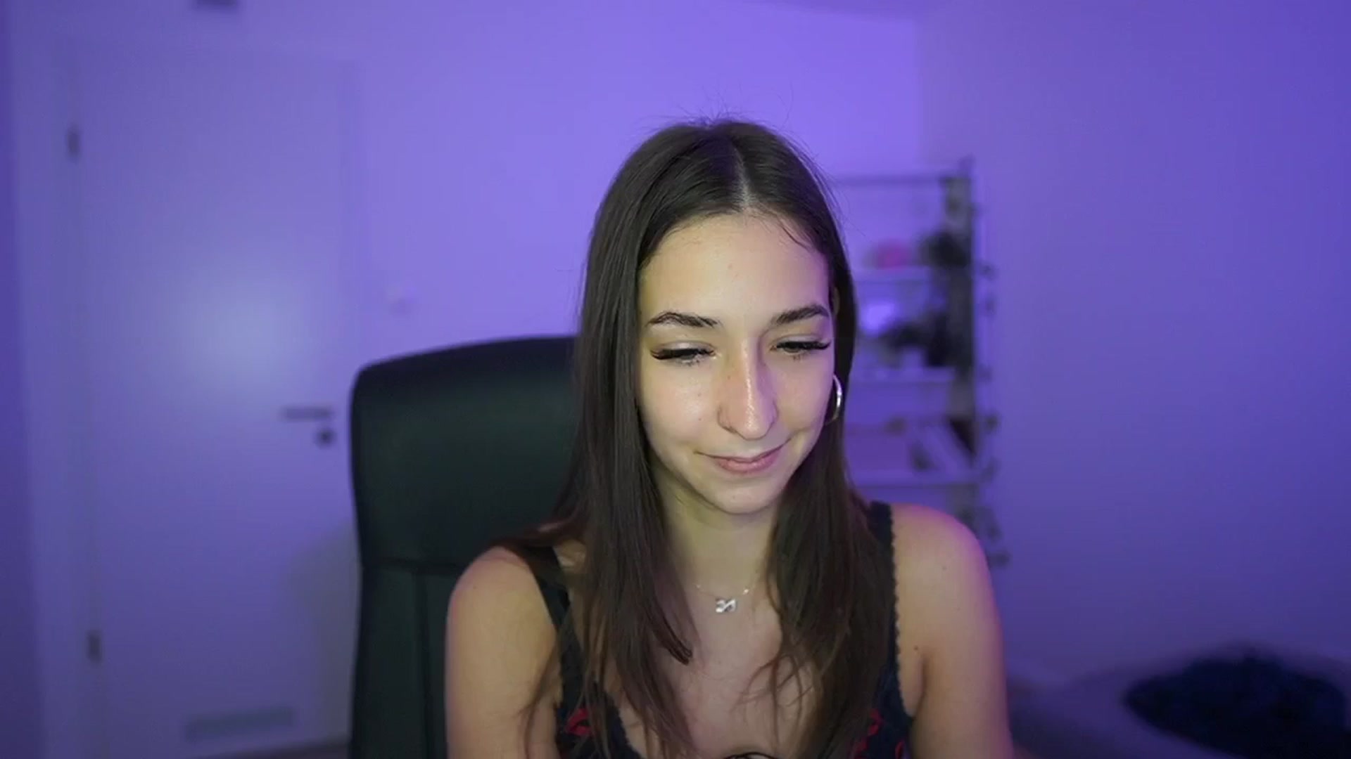 Gallery image thumbnail from Brunettte_18's myfreecams stream on, 04/30/2026, 15:18 image 4 of 20