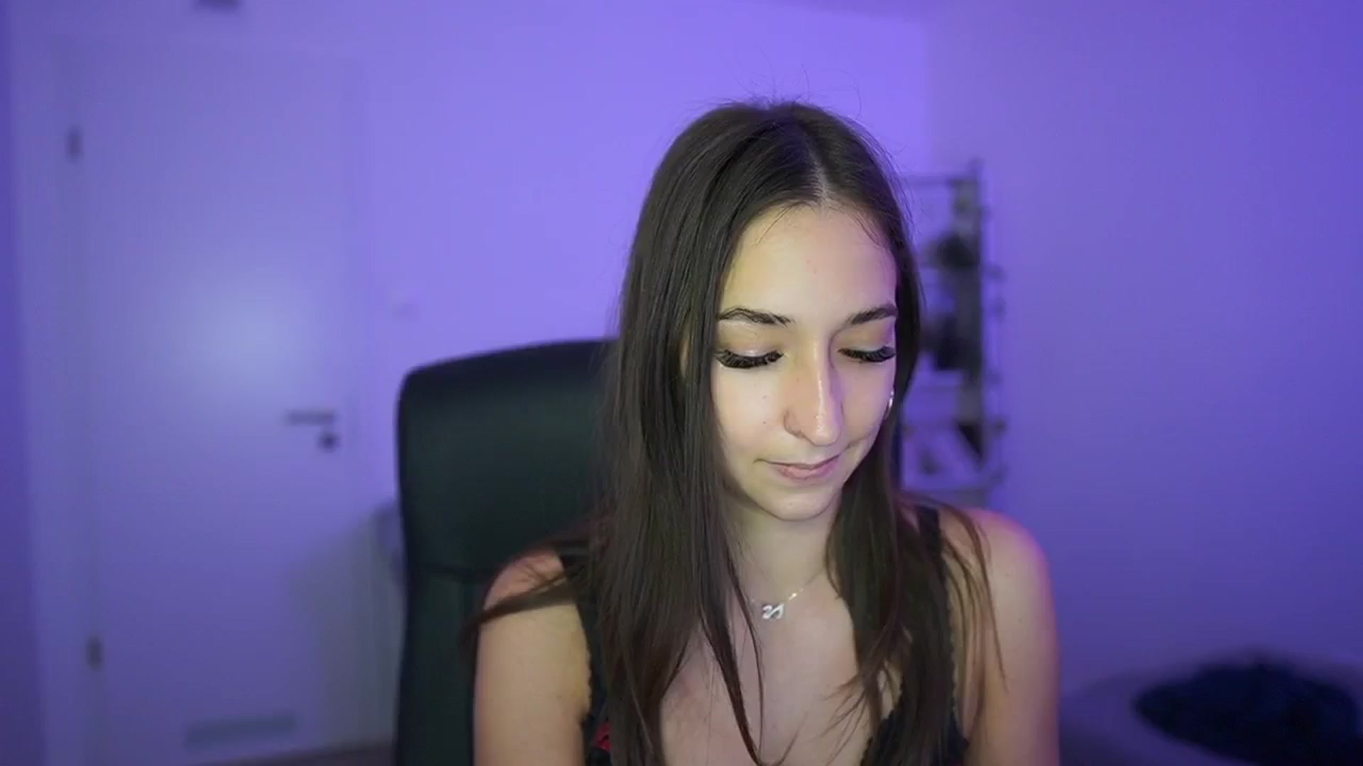 Gallery image thumbnail from Brunettte_18's myfreecams stream on, 04/30/2026, 16:15 image 3 of 20