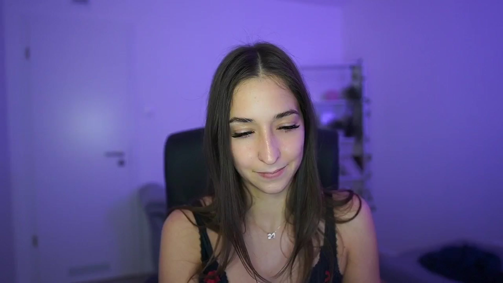 Gallery image thumbnail from Brunettte_18's myfreecams stream on, 04/30/2026, 16:15 image 14 of 20