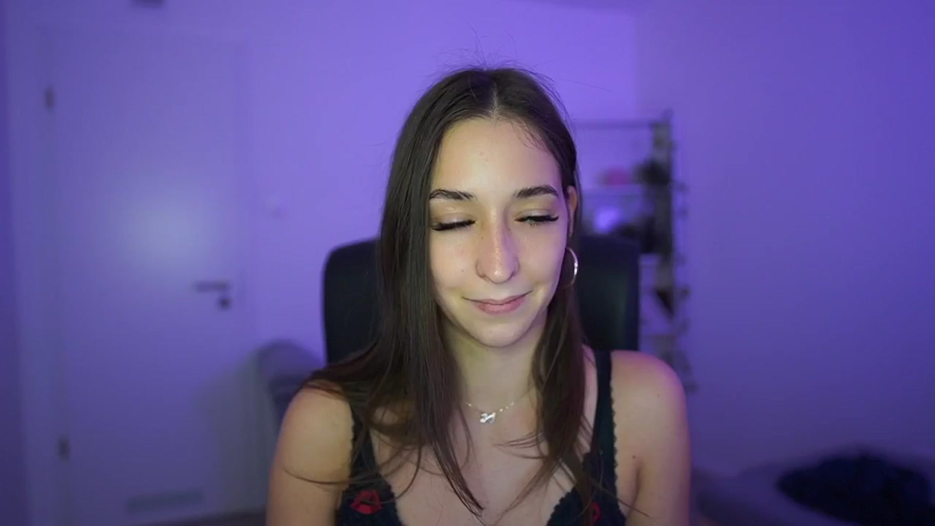Gallery image thumbnail from Brunettte_18's myfreecams stream on, 04/30/2026, 17:24 image 6 of 20