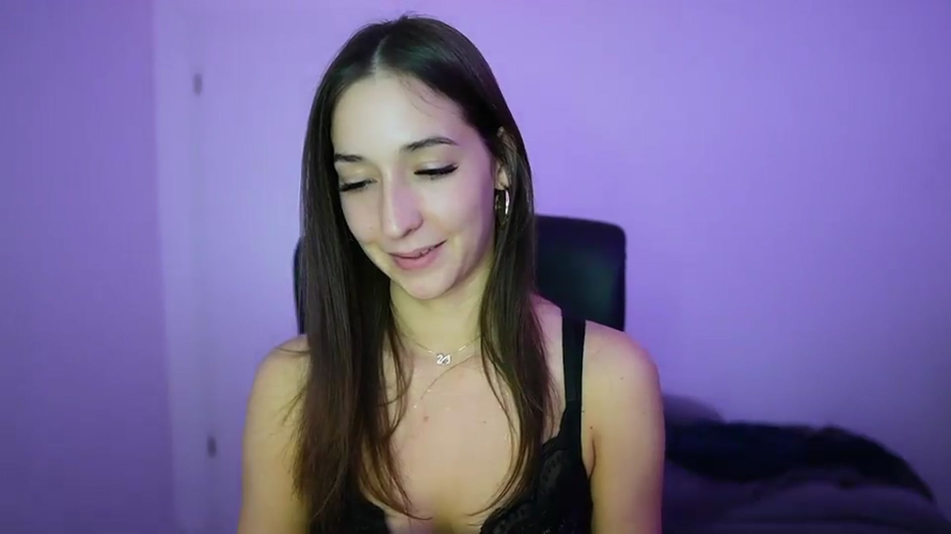 Gallery image thumbnail from Brunettte_18's myfreecams stream on, 05/04/2026, 21:21 image 6 of 20