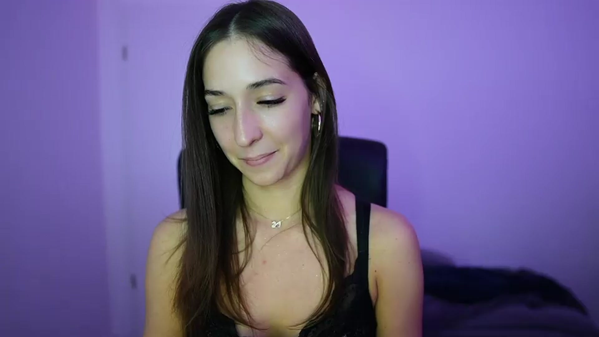 Gallery image thumbnail from Brunettte_18's myfreecams stream on, 05/04/2026, 21:21 image 5 of 20
