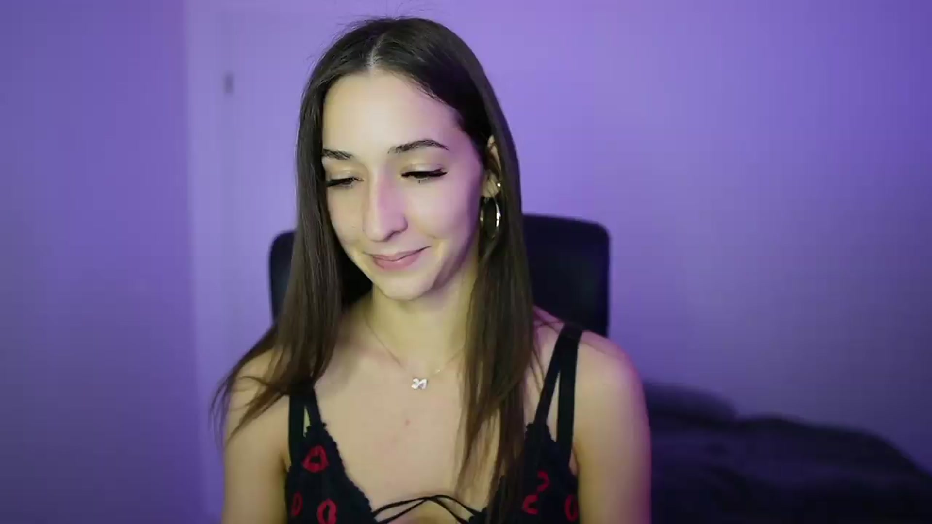 Gallery image thumbnail from Brunettte_18's myfreecams stream on, 05/05/2026, 23:18 image 1 of 20