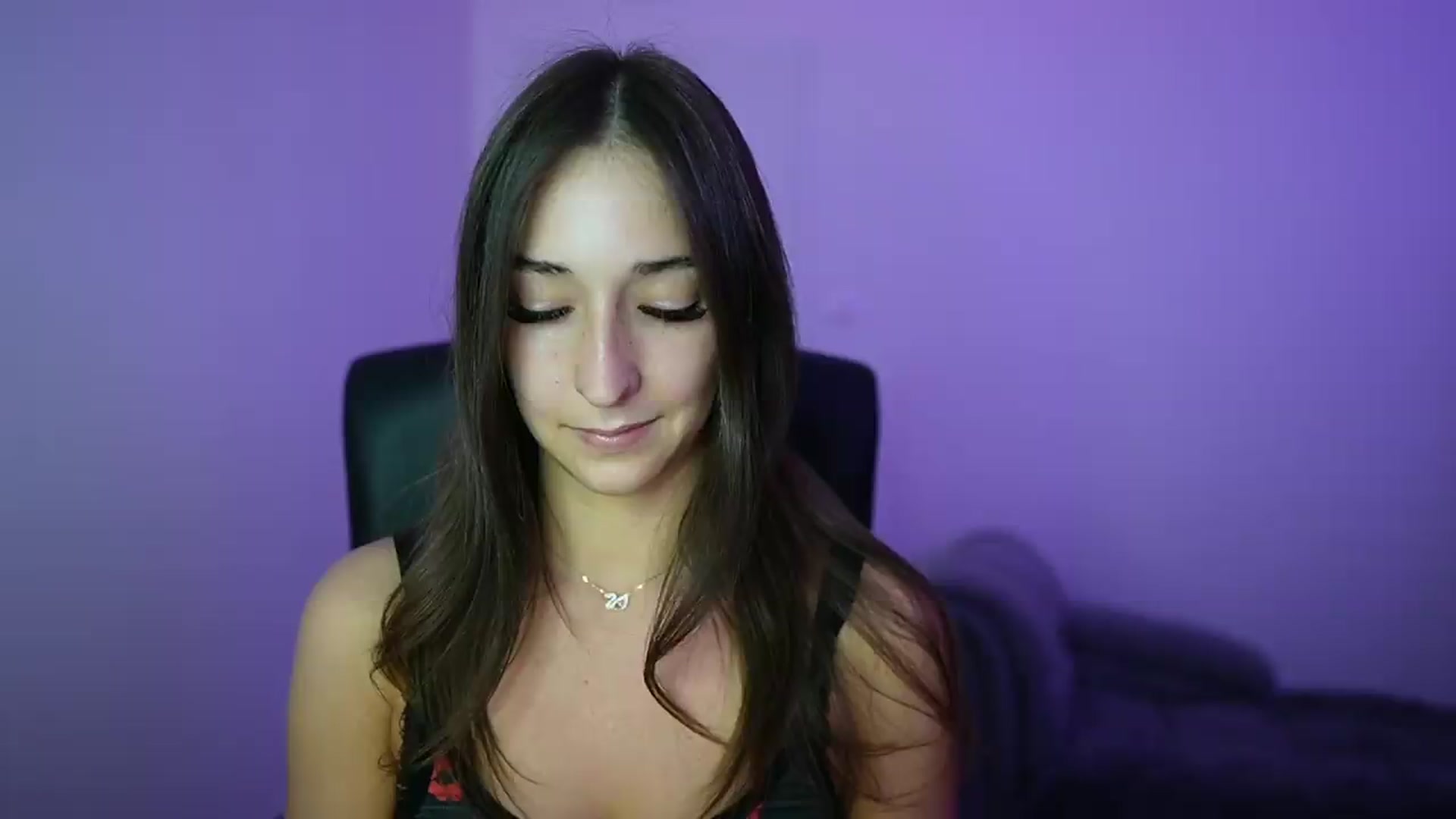 Gallery image thumbnail from Brunettte_18's myfreecams stream on, 05/20/2026, 16:06 image 18 of 20