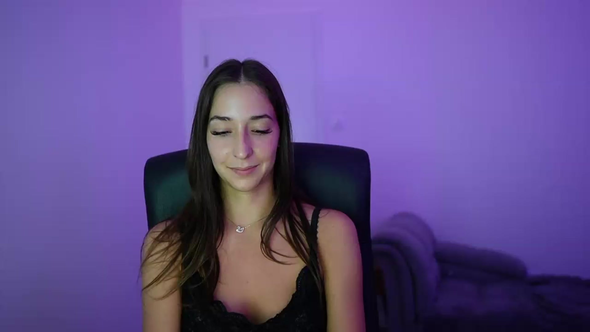 Gallery image thumbnail from Brunettte_18's myfreecams stream on, 06/04/2026, 21:32 image 8 of 20