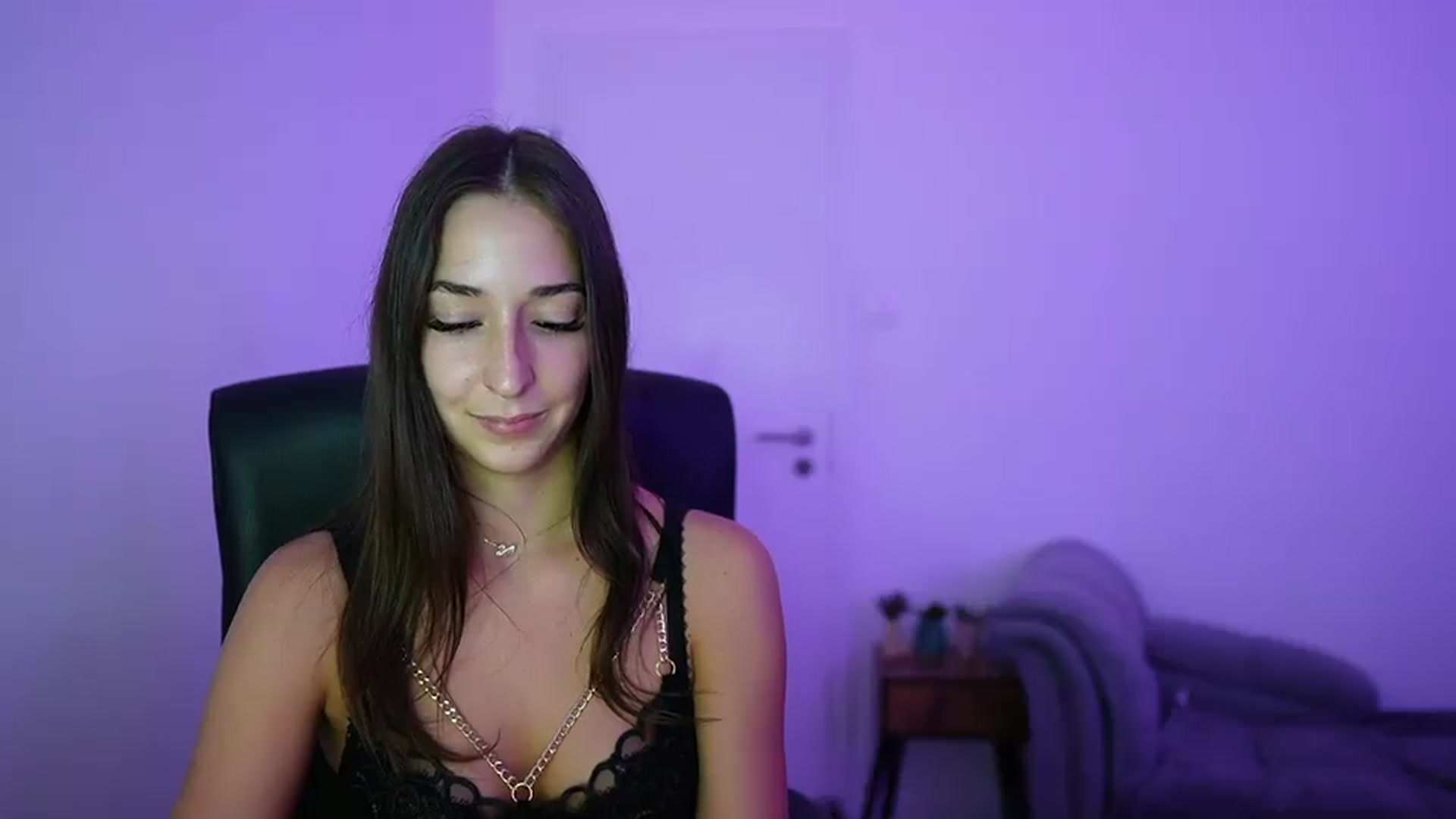 Gallery image thumbnail from Brunettte_18's myfreecams stream on, 06/14/2026, 22:41 image 5 of 20