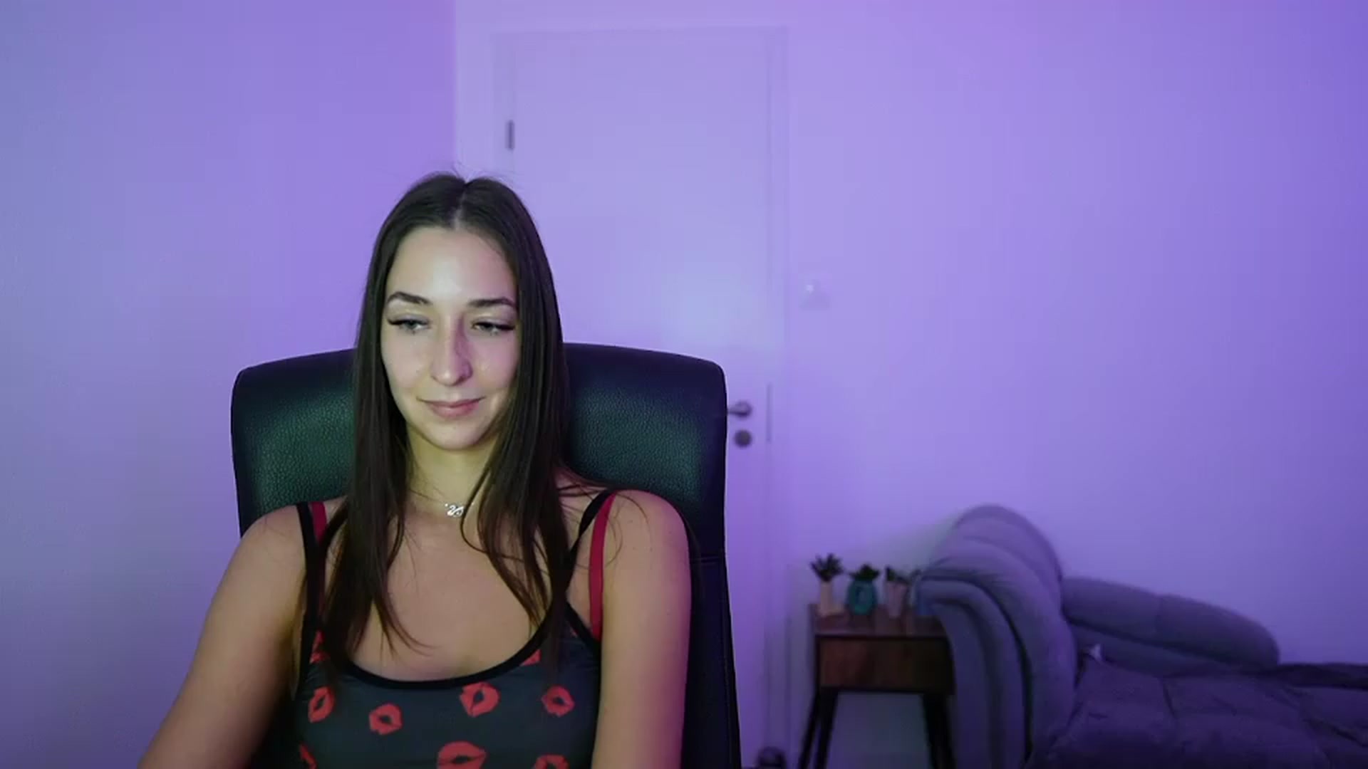 Gallery image thumbnail from Brunettte_18's myfreecams stream on, 06/15/2026, 22:02 image 1 of 20