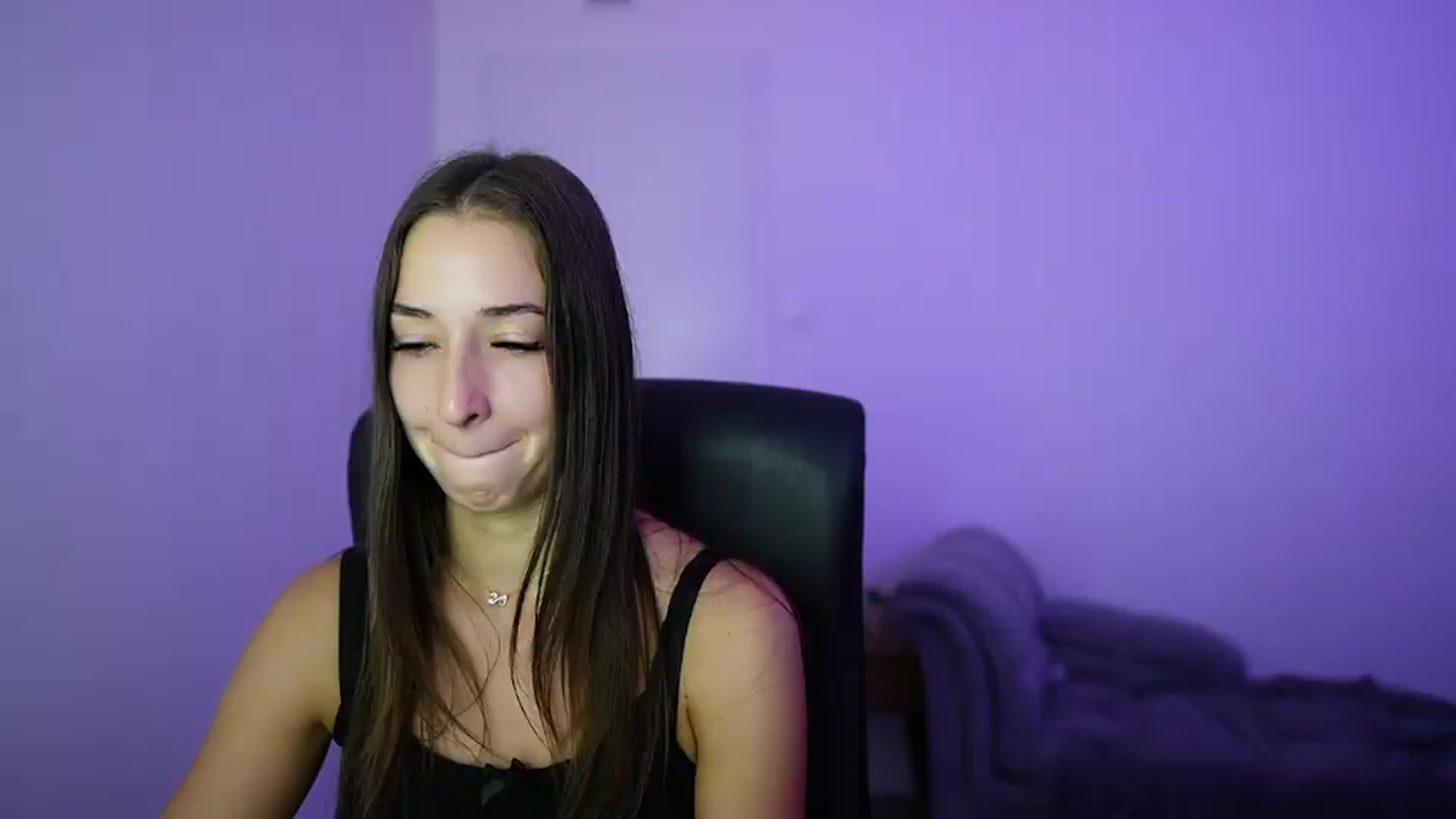Gallery image thumbnail from Brunettte_18's myfreecams stream on, 06/27/2026, 22:35 image 5 of 20