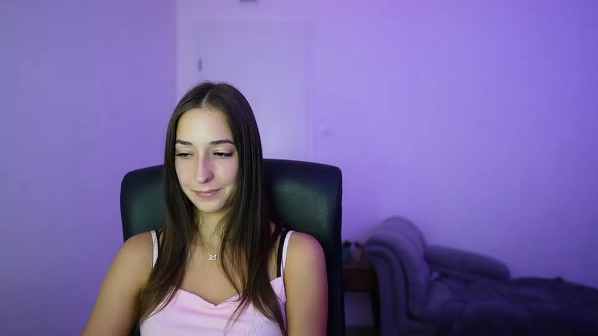 Gallery image thumbnail from Brunettte_18's myfreecams stream on, 07/04/2026, 14:34 image 8 of 20