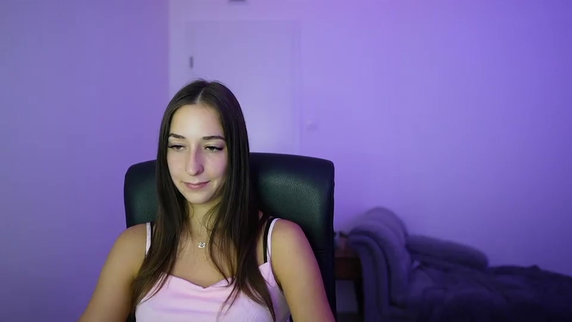 Gallery image thumbnail from Brunettte_18's myfreecams stream on, 07/04/2026, 14:34 image 10 of 20