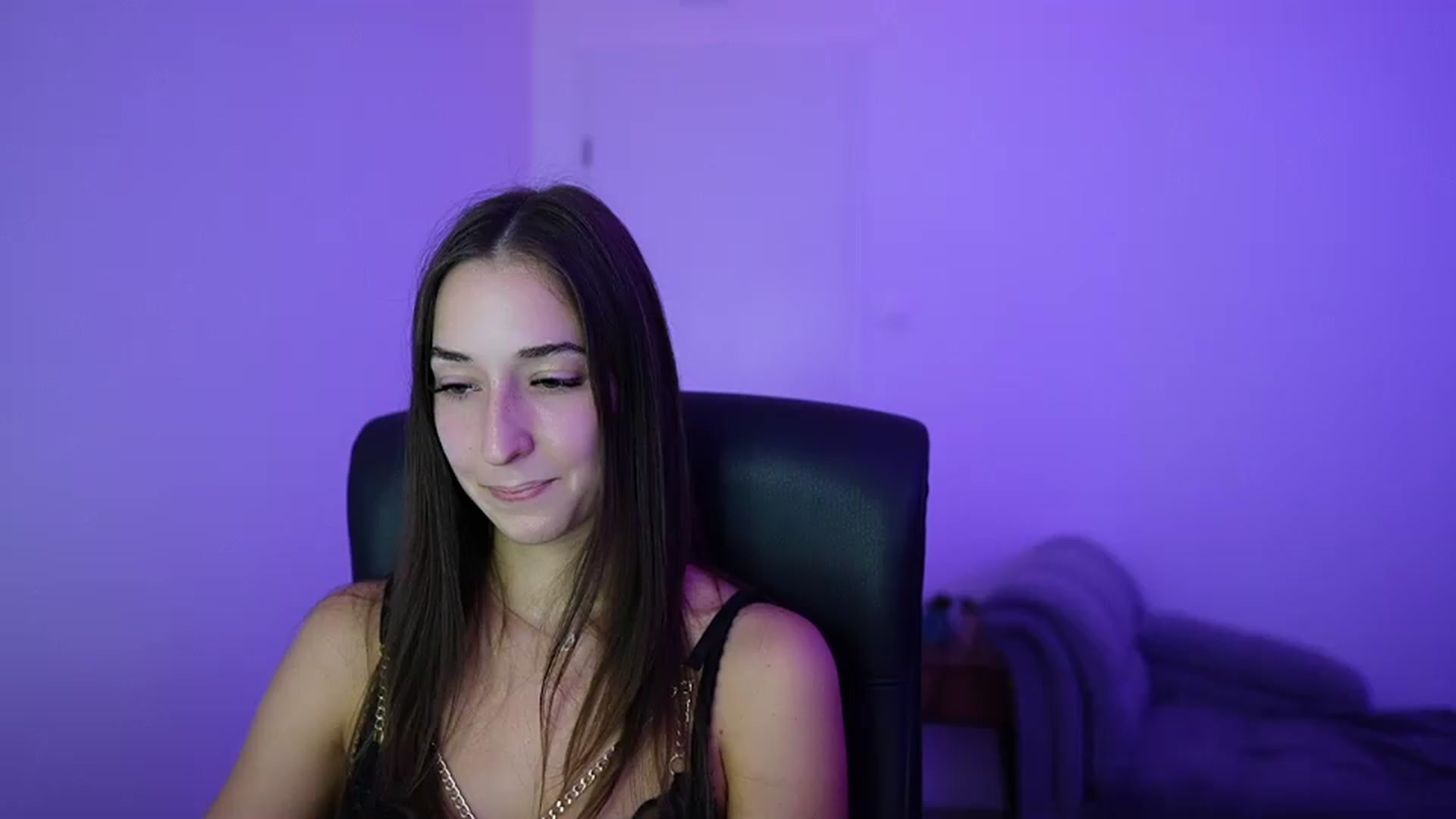 Gallery image thumbnail from Brunettte_18's myfreecams stream on, 07/06/2026, 21:07 image 9 of 20