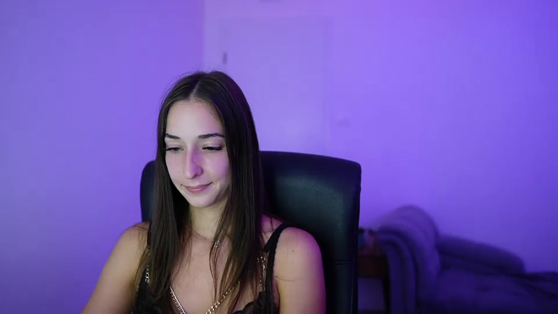 Gallery image thumbnail from Brunettte_18's myfreecams stream on, 07/06/2026, 21:07 image 4 of 20